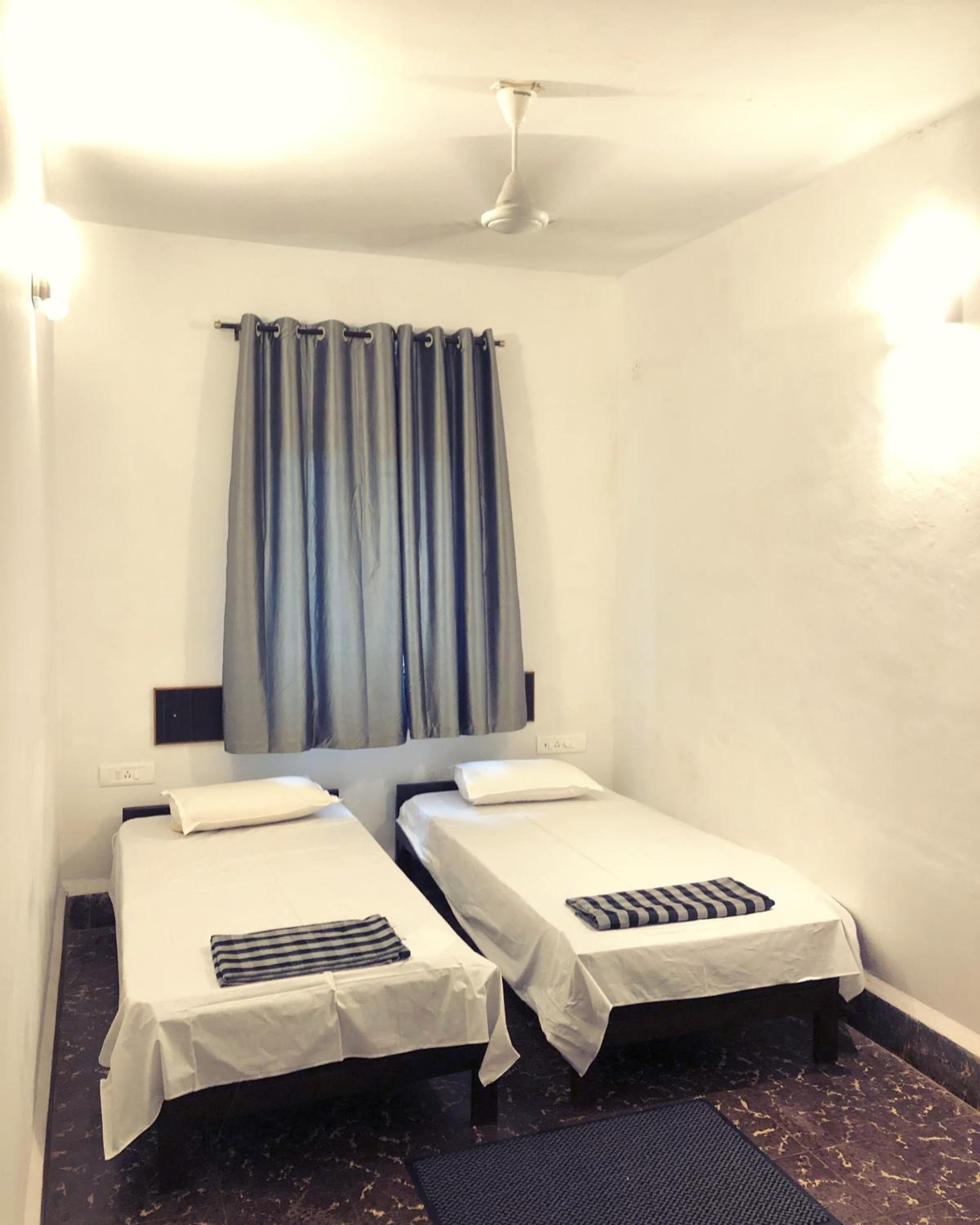 Double Room Non AC photo 2