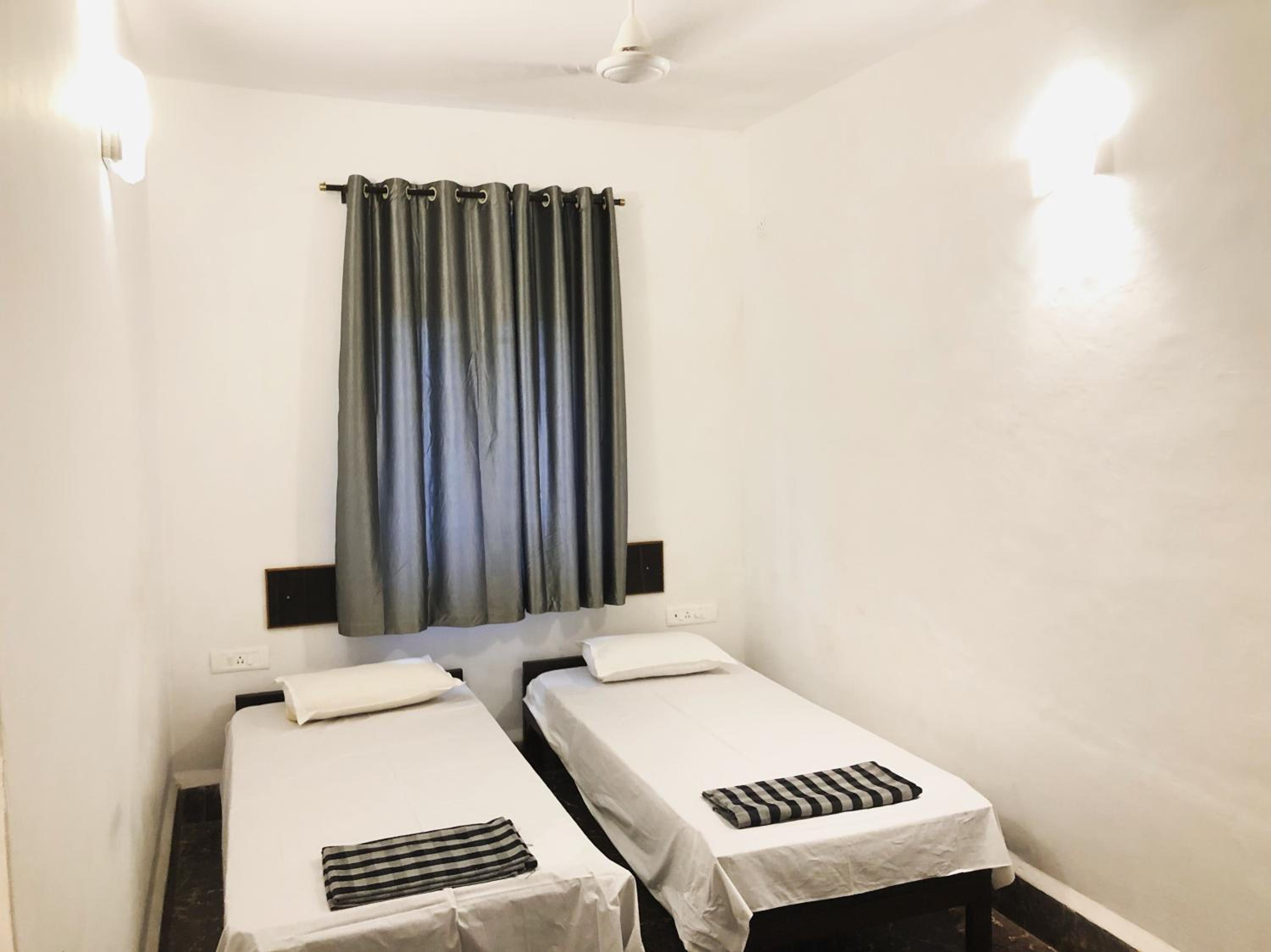 Twin Room with Balcony and AC photo 3