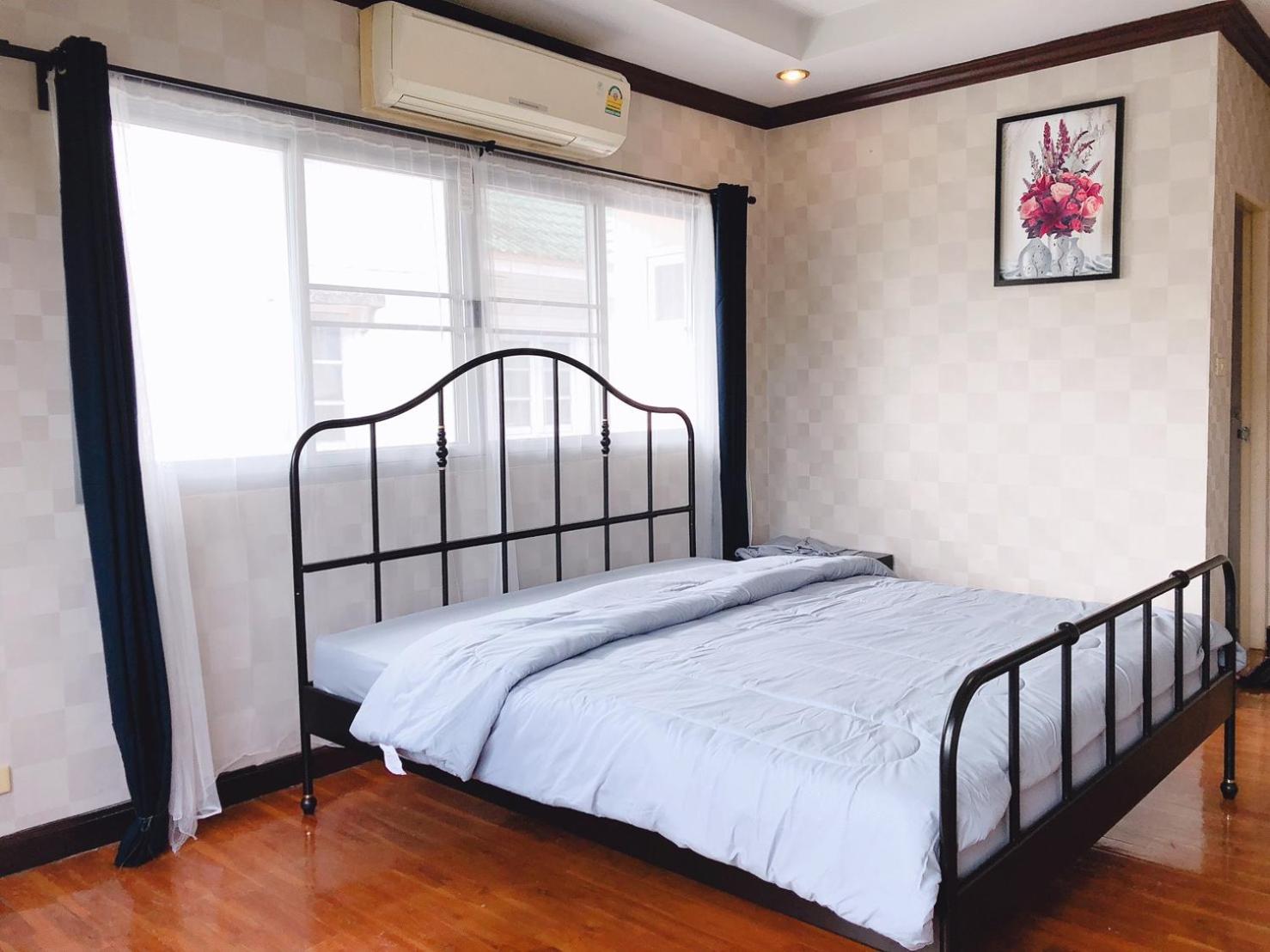 Deluxe Queen Room with Two Queen Beds - Photo 14