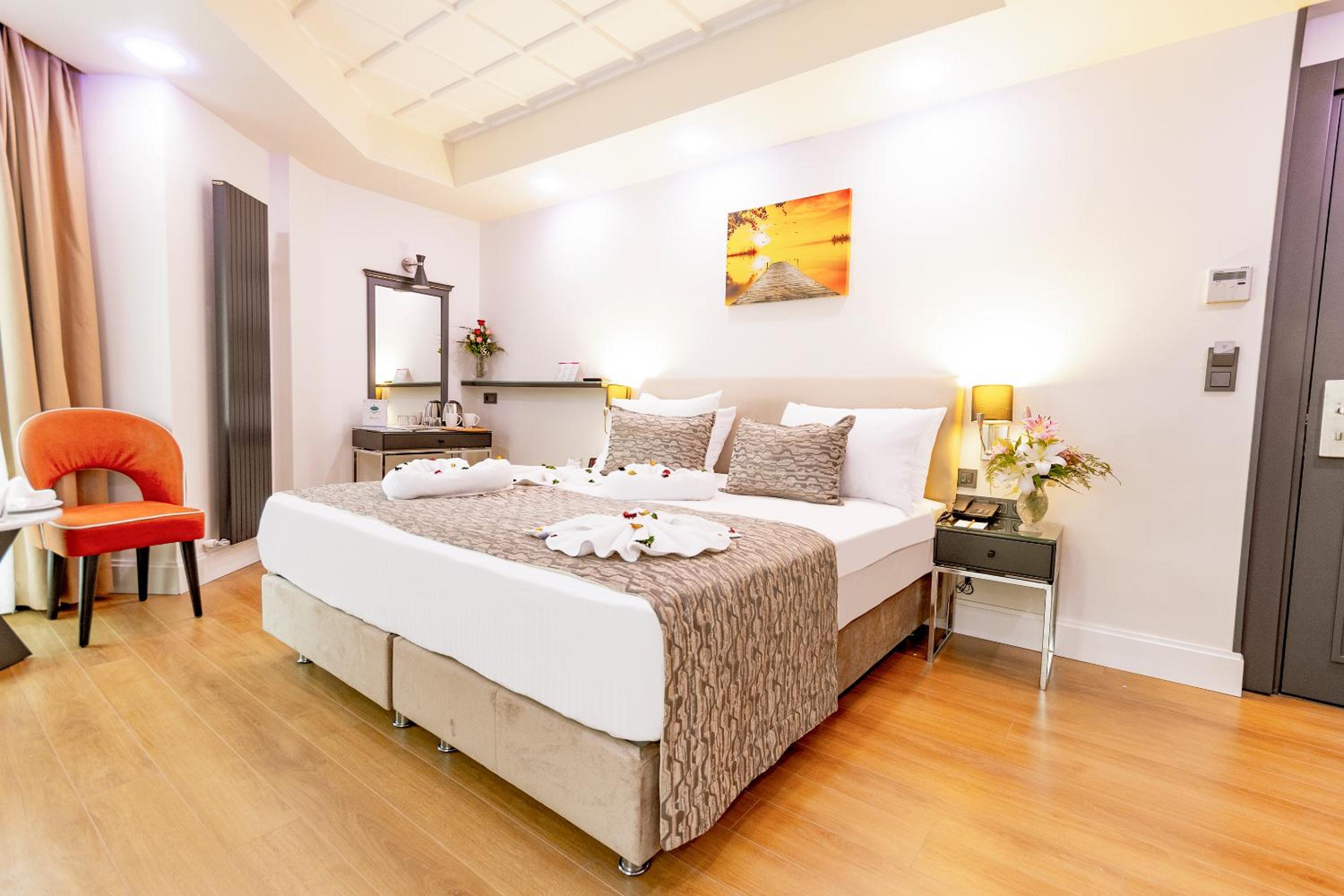 Corner Deluxe Room