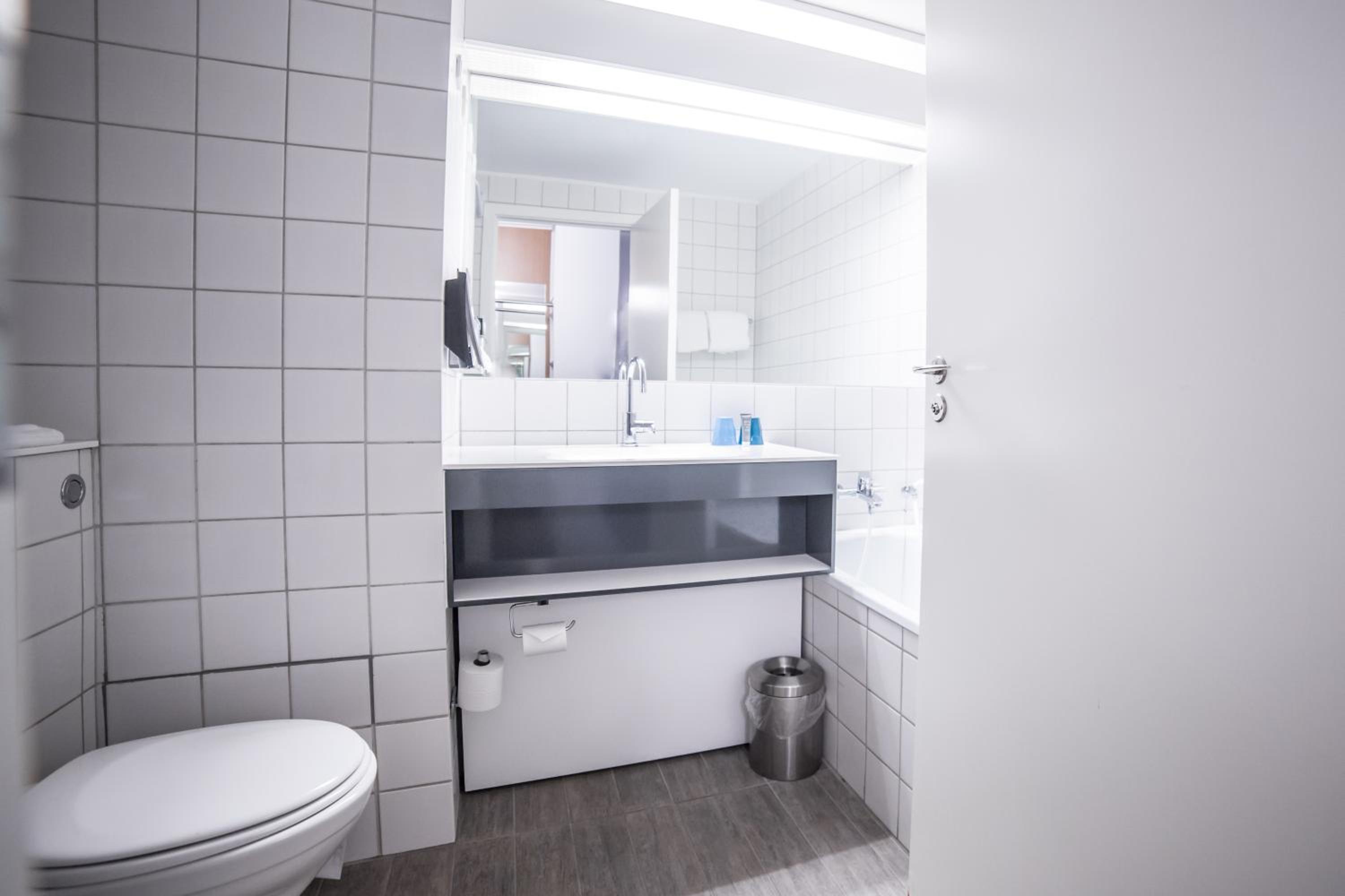 Standard Double or Twin Room - Photo 4