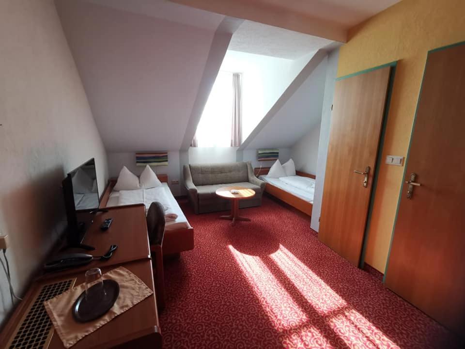 Double Room - Attic Smoking photo 3