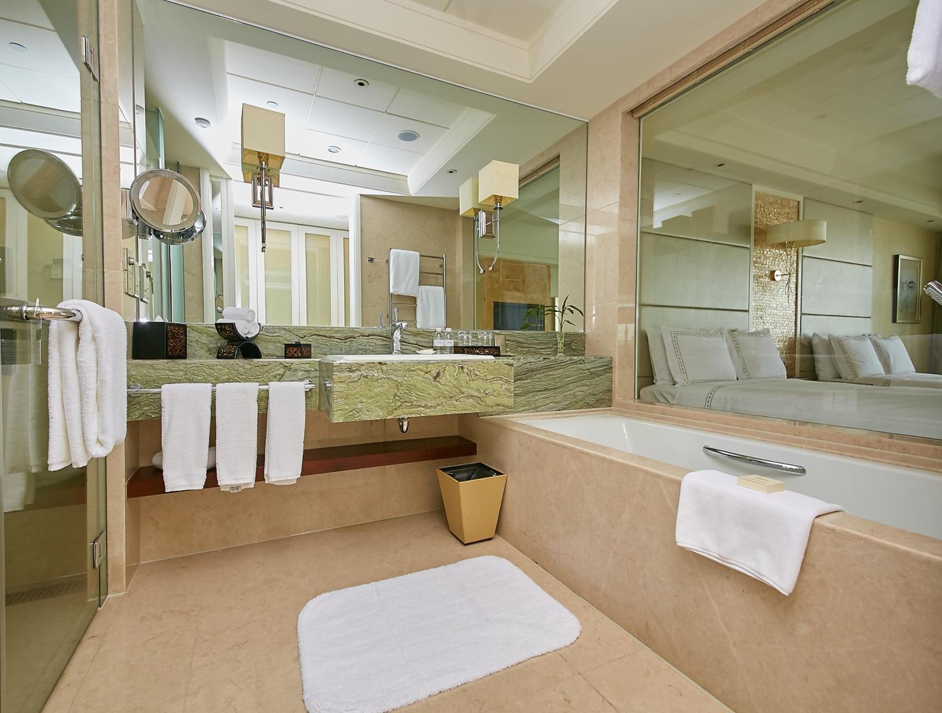 Fairmont Gold Lake View Room photo 3