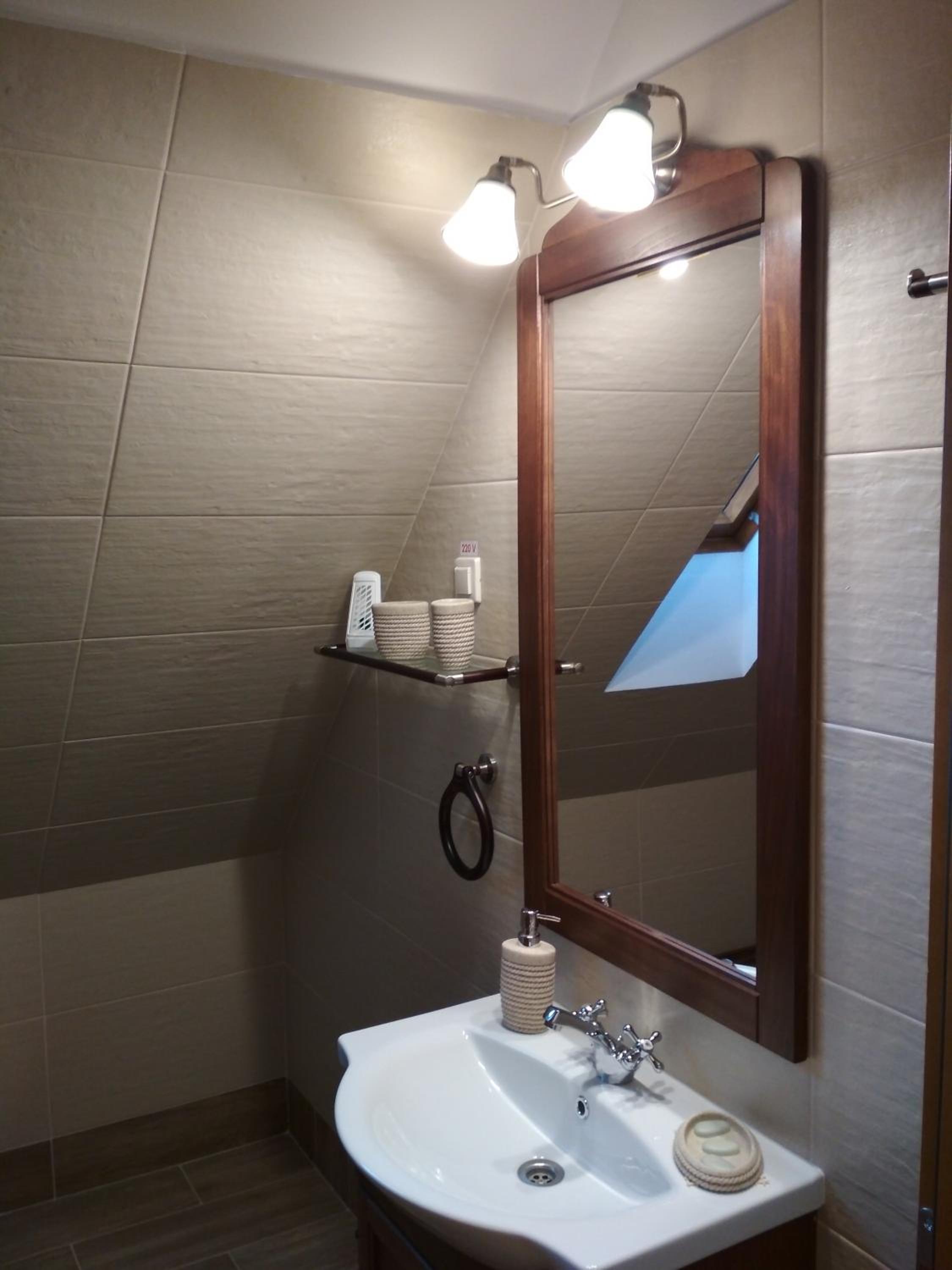 6-Bed Mixed Dormitory Room photo 3