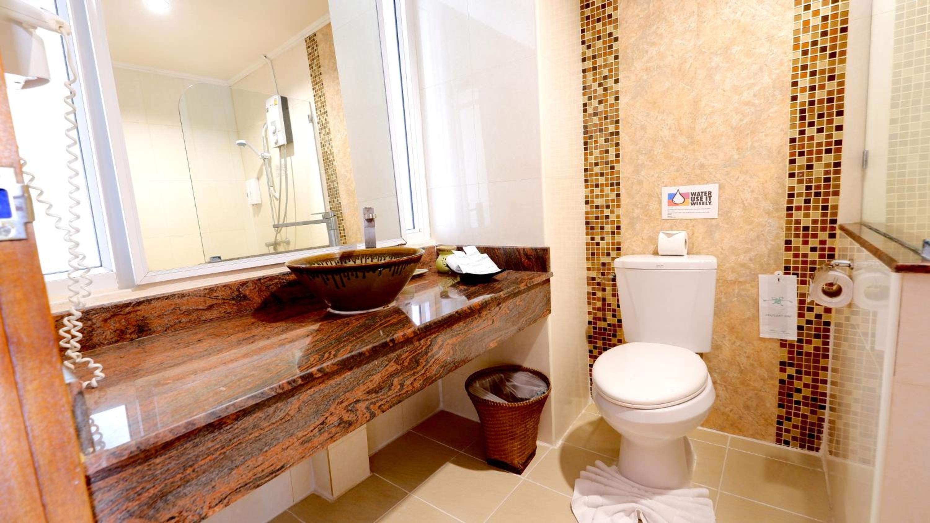 Quadruple Room with Sea View - Photo 5