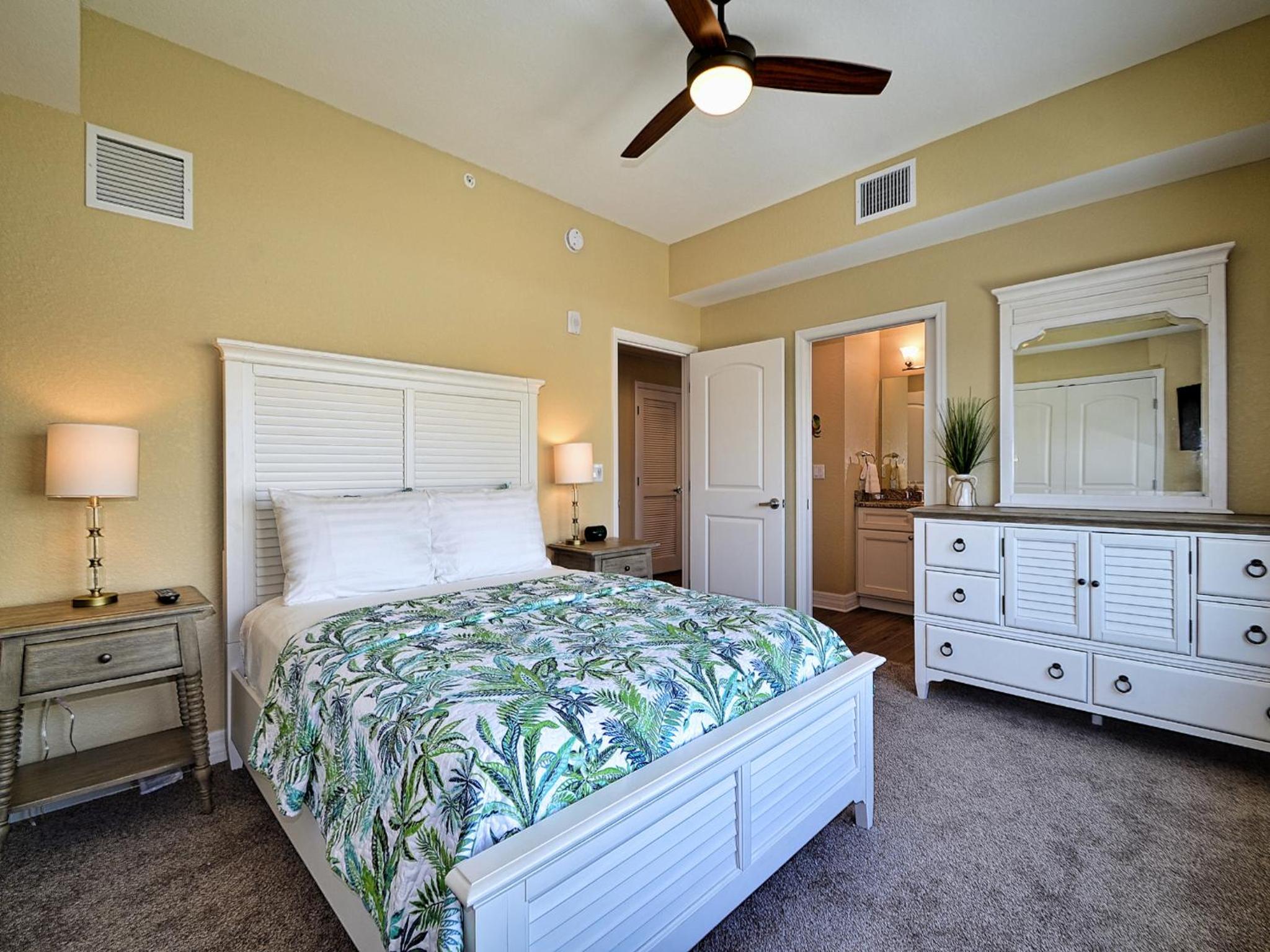 Three-Bedroom Apartment photo 2