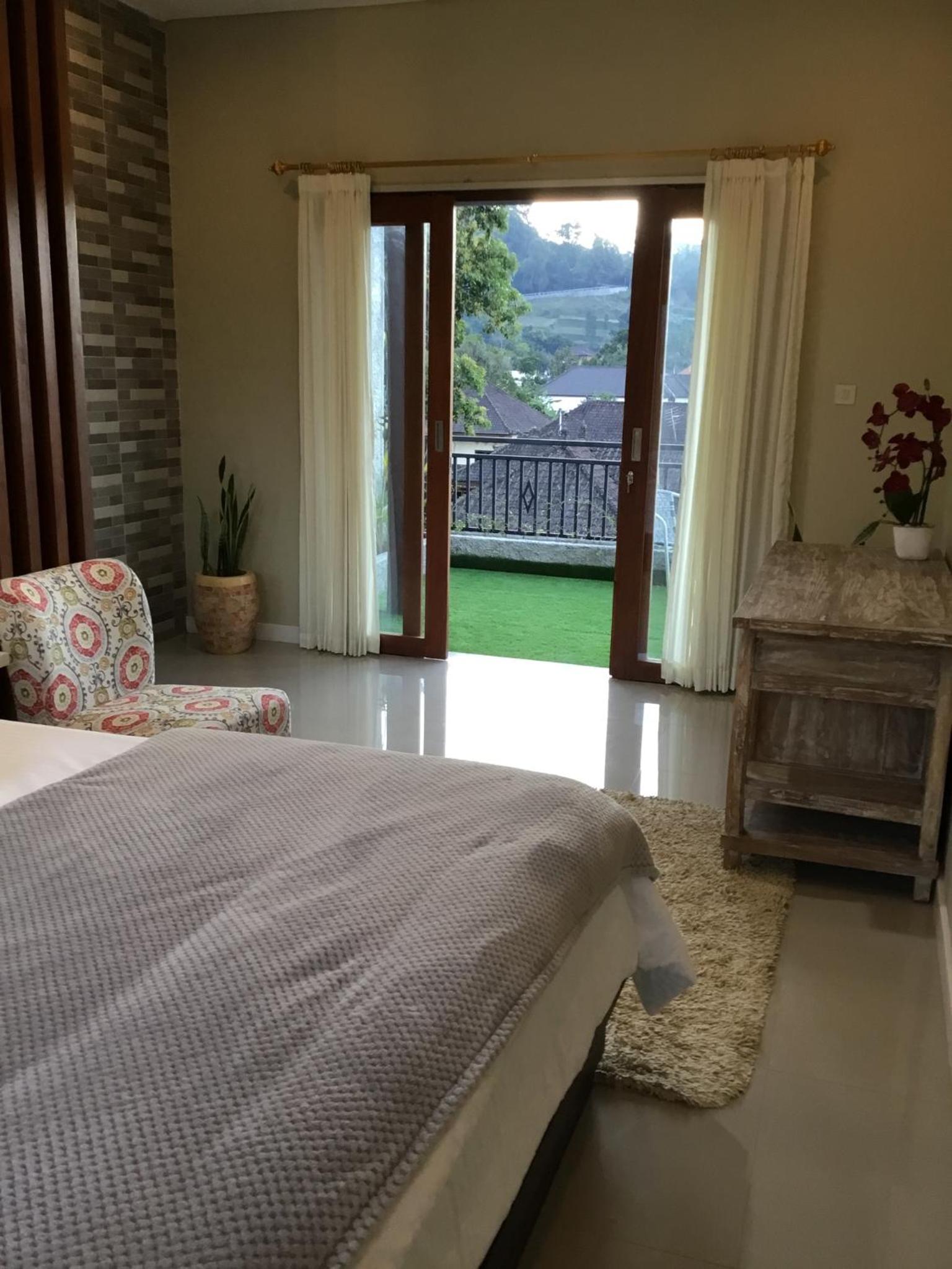 King Room with Lake View - Photo 1