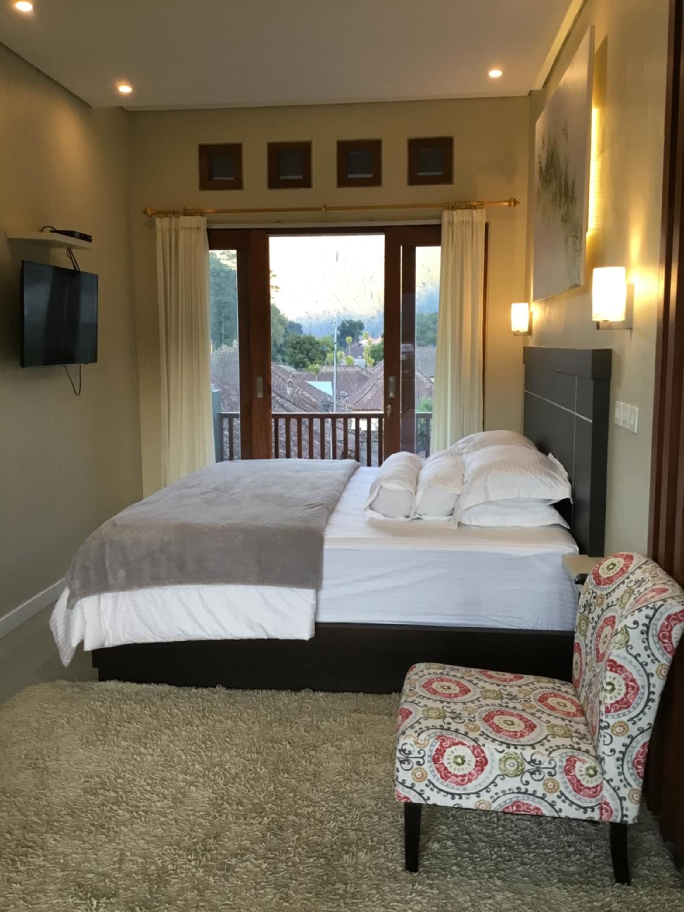 King Room with Lake View - Photo 24