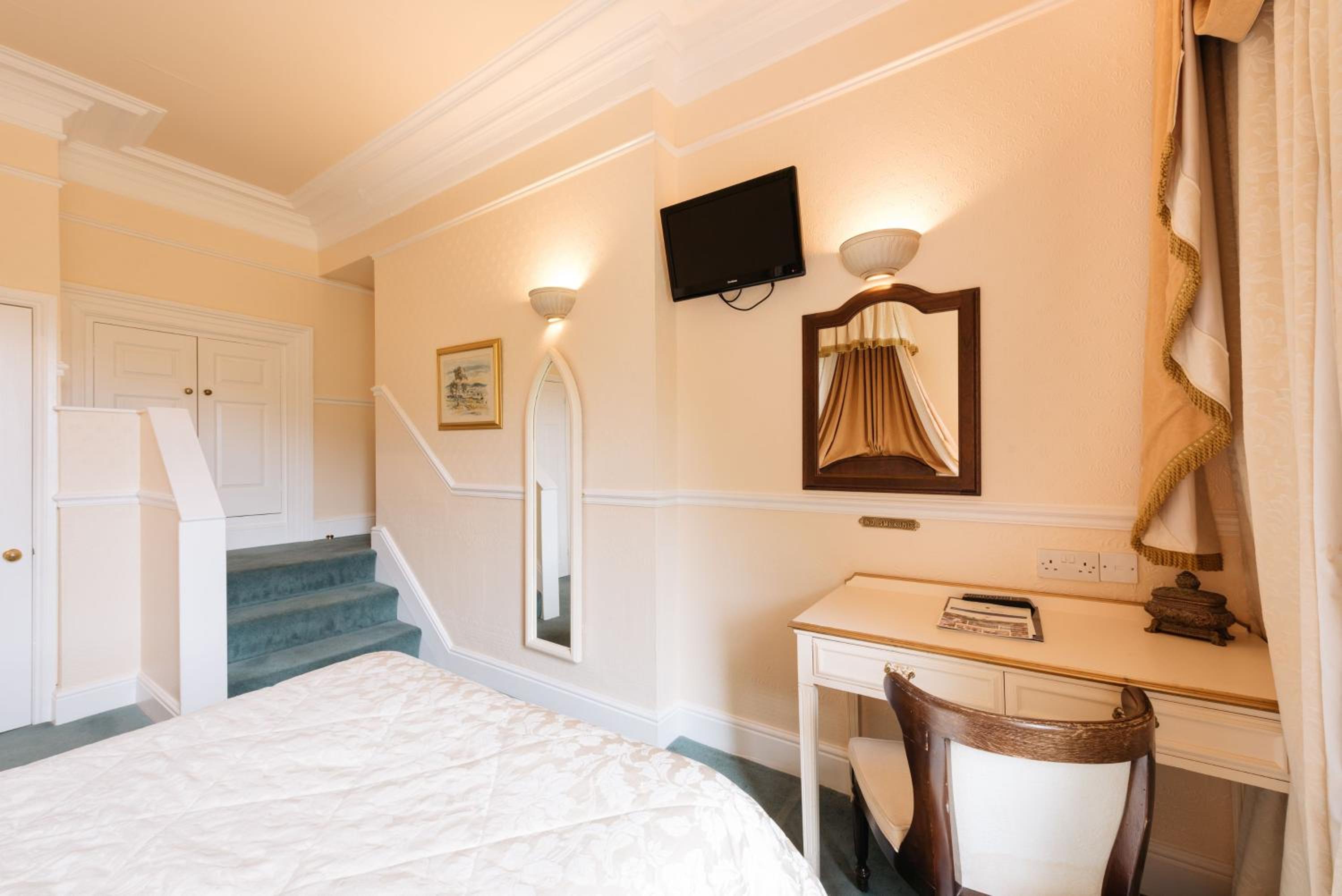 Classic Double or Twin Room - Photo 4