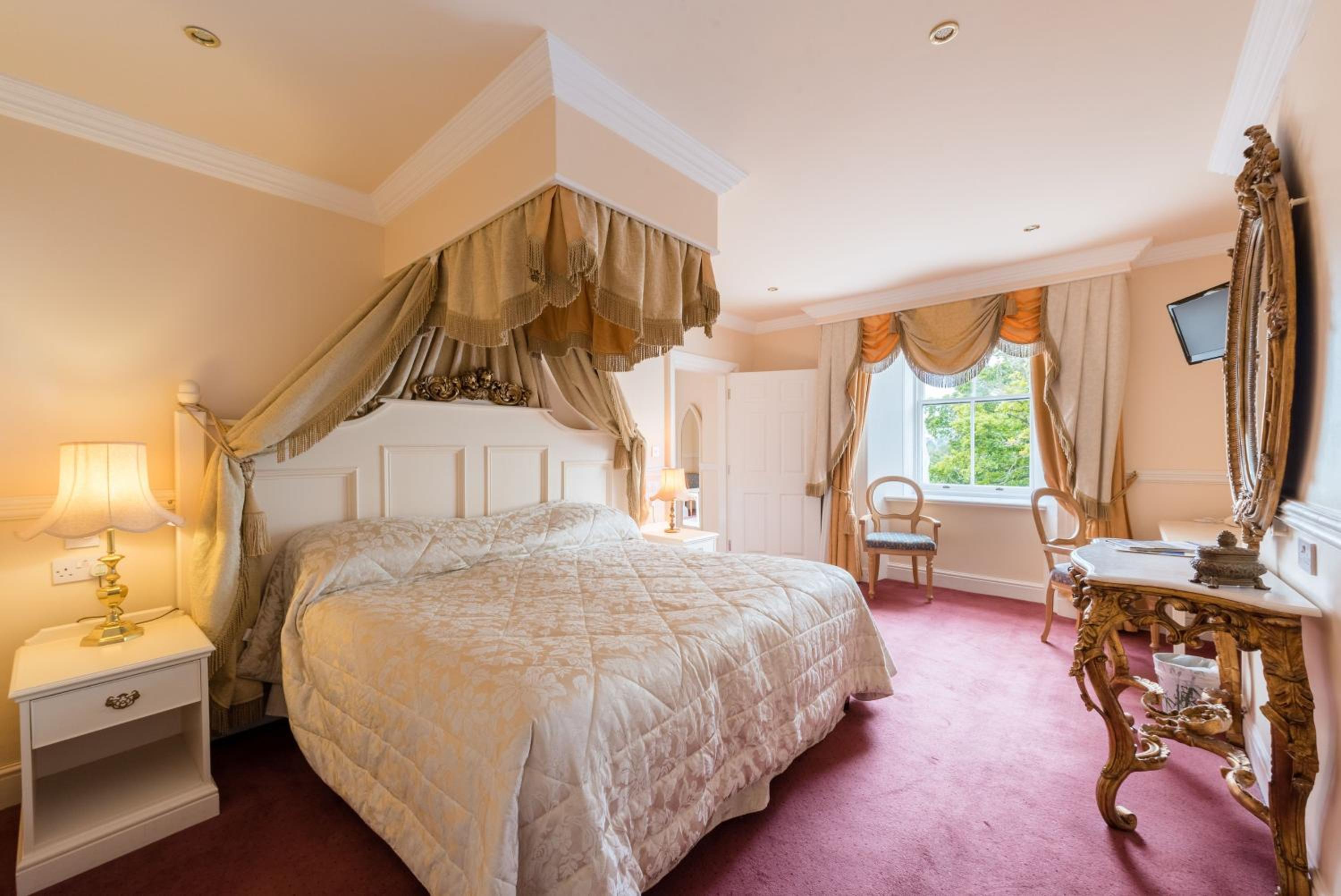 Front facing Double or Twin Room  - Photo 1