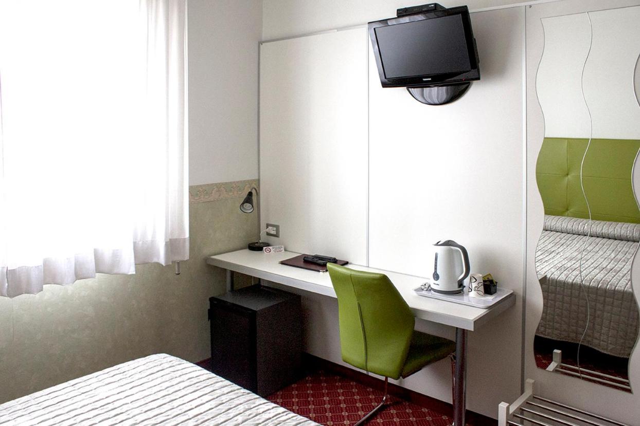 Standard Twin Room photo 3