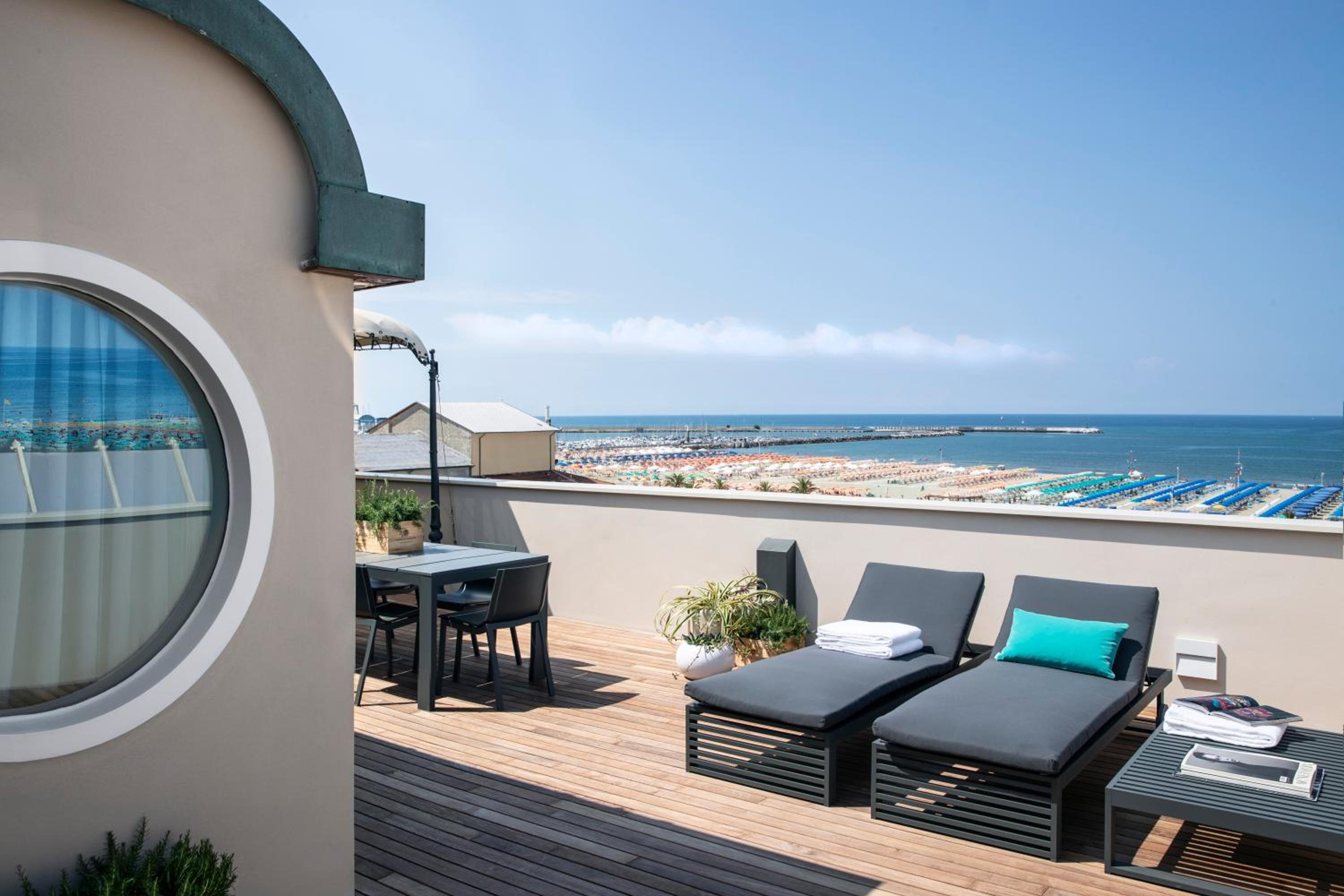 Penthouse Suite - Photo 2