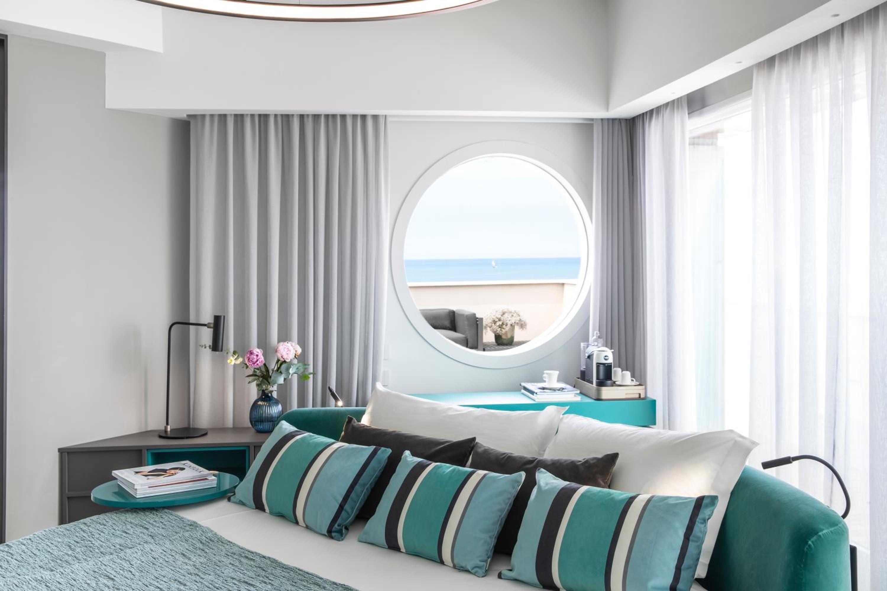 Penthouse Suite - Photo 8