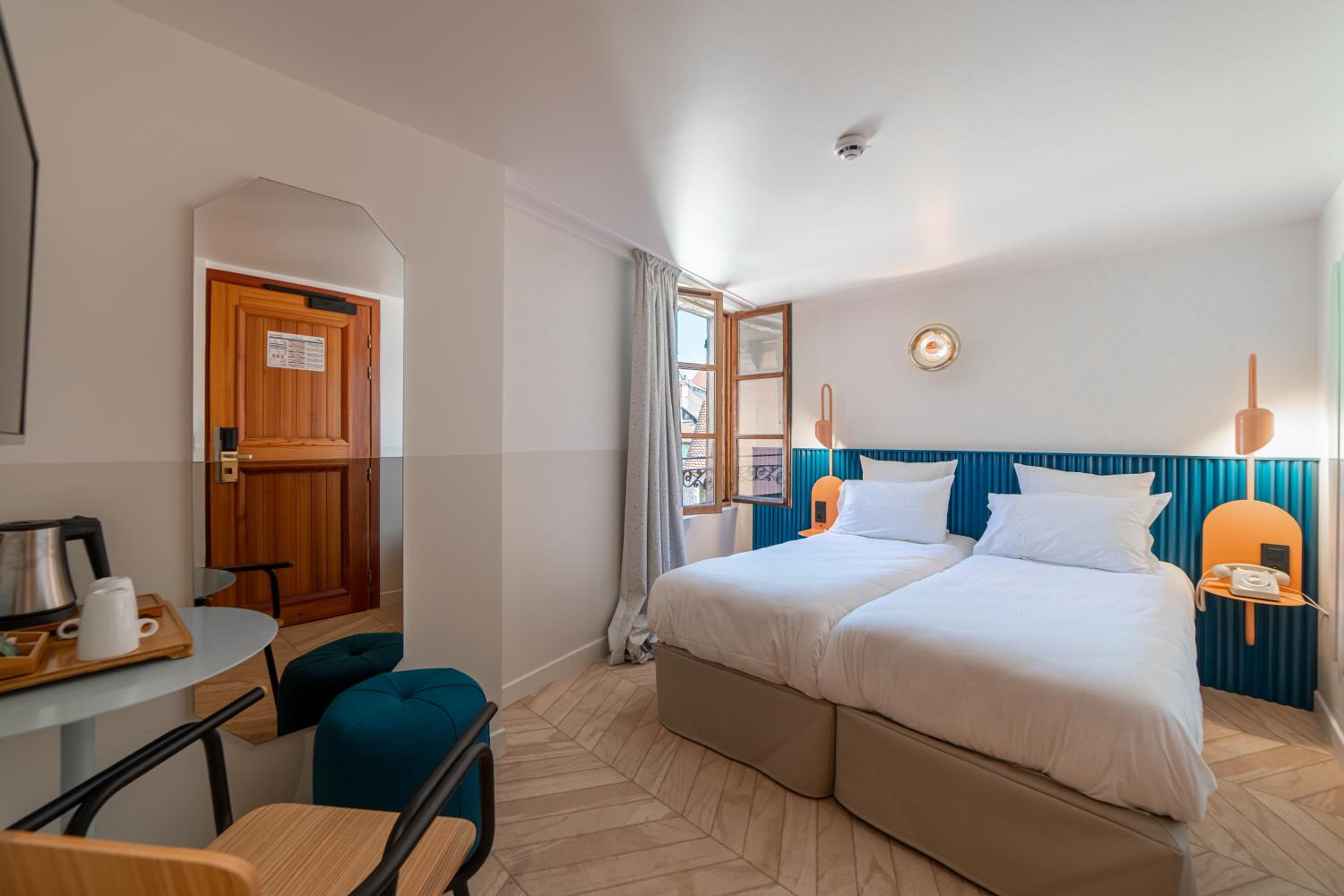 Premium Twin Room - Photo 1