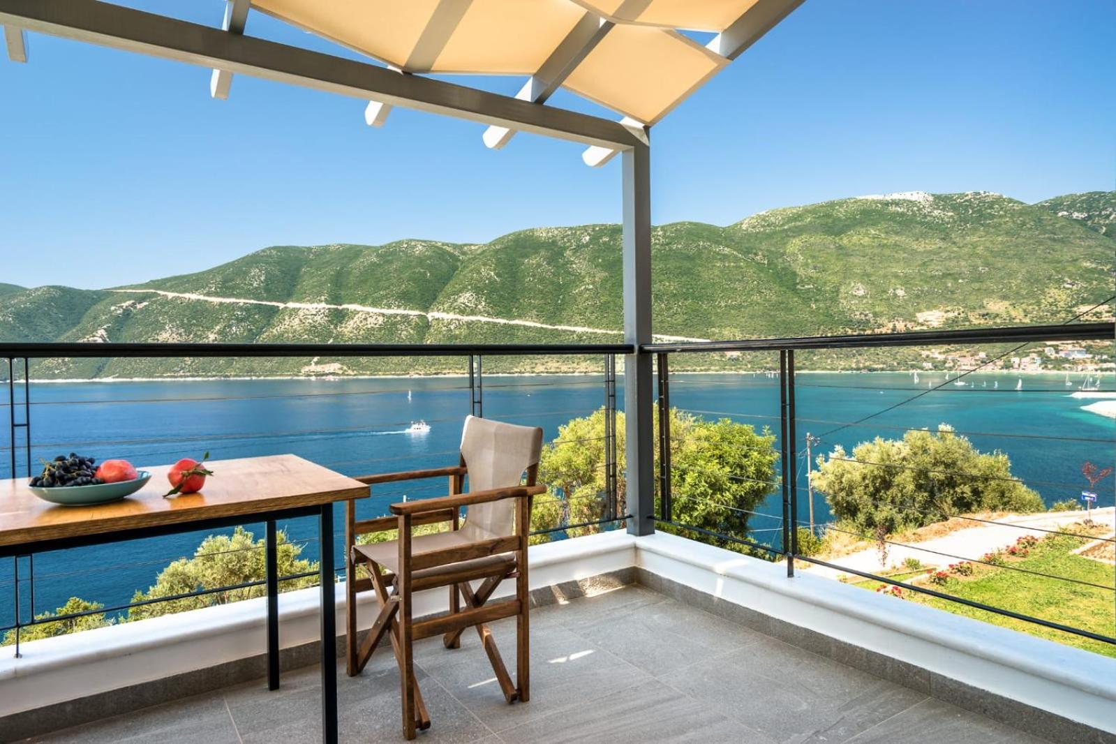 Deluxe Suite with Private Balcony photo 2