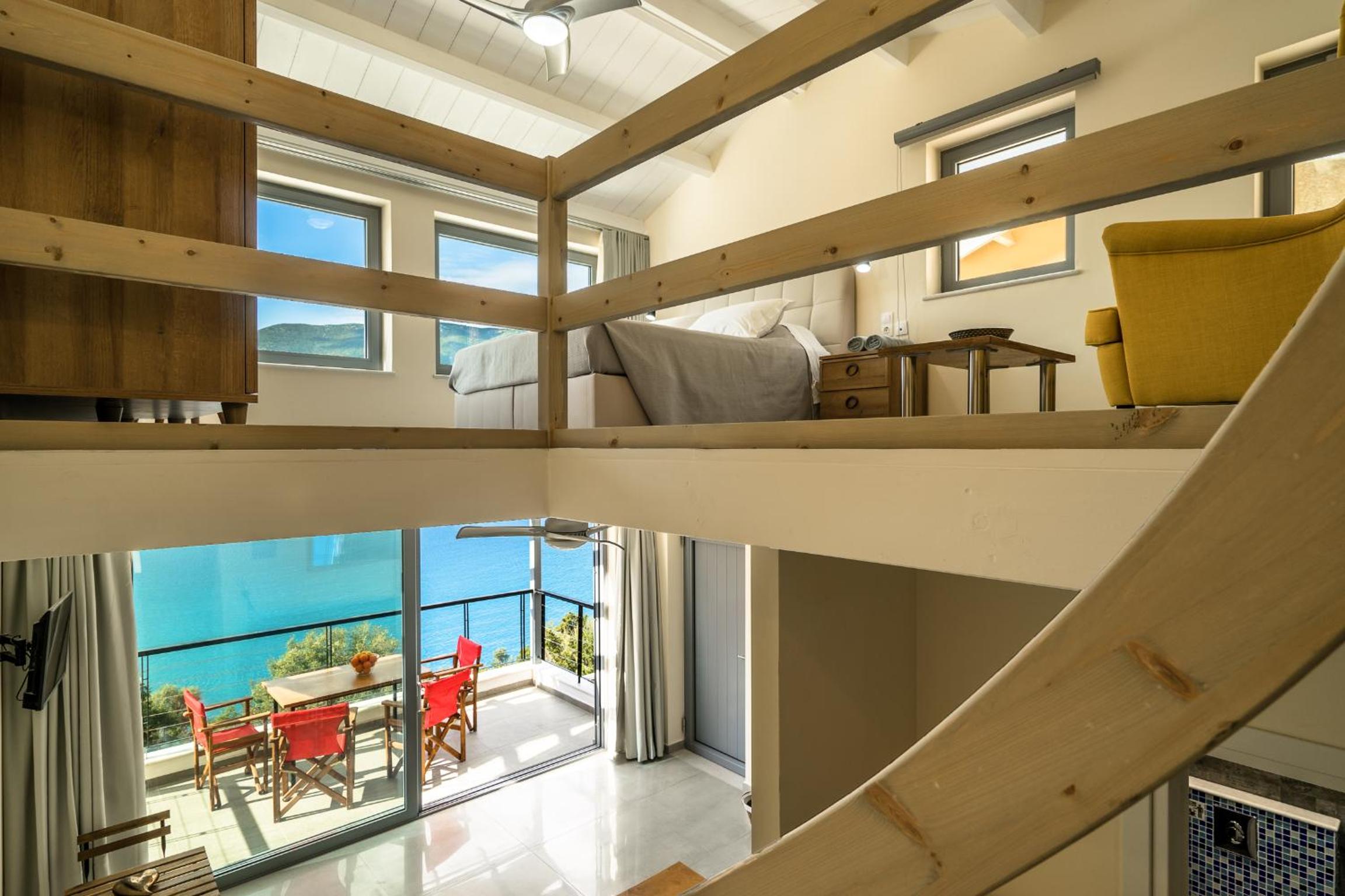 Deluxe Suite with Private Balcony photo 3
