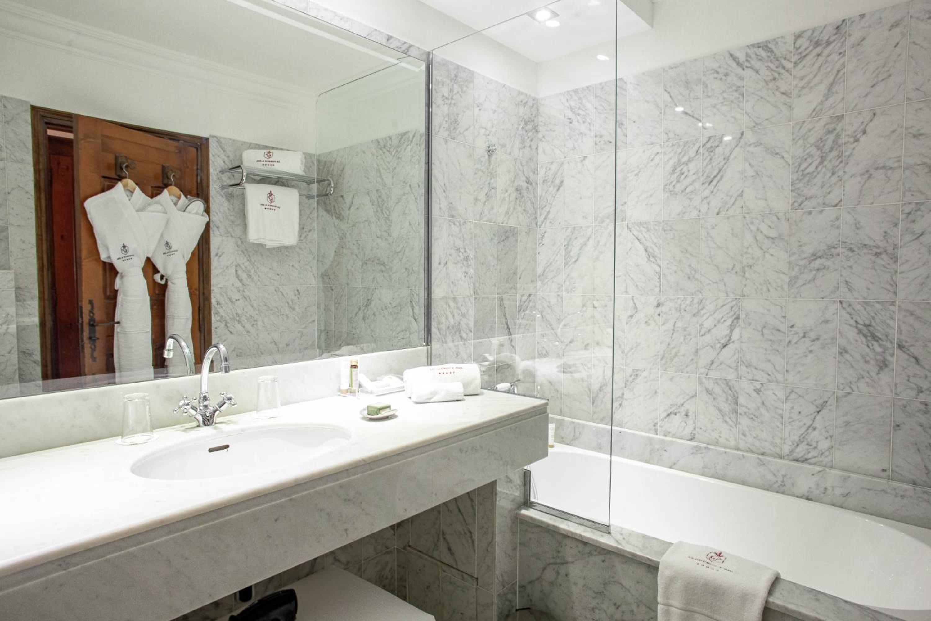 Garrigue Room photo 3