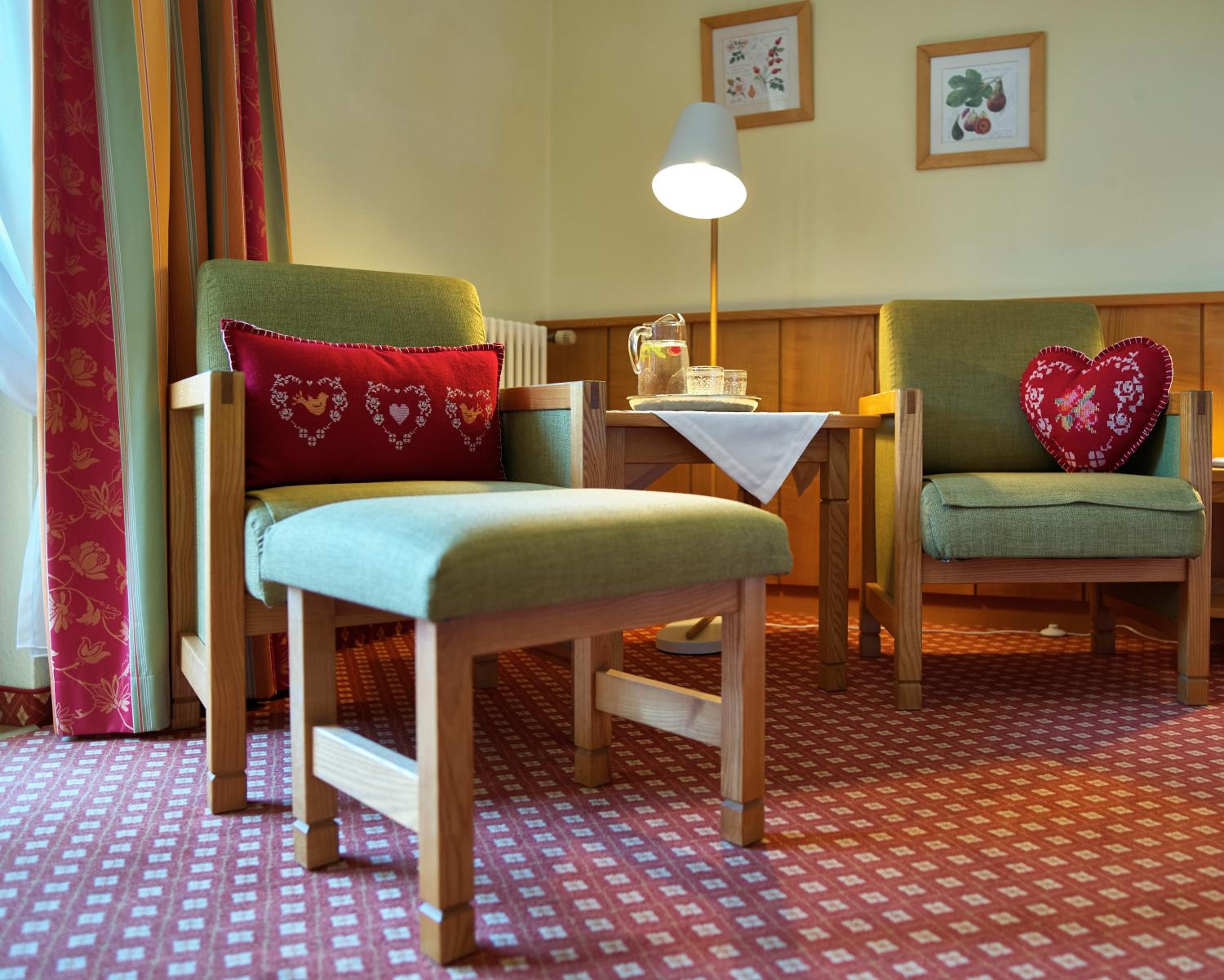 Double Room with West-Facing Balcony - Photo 3
