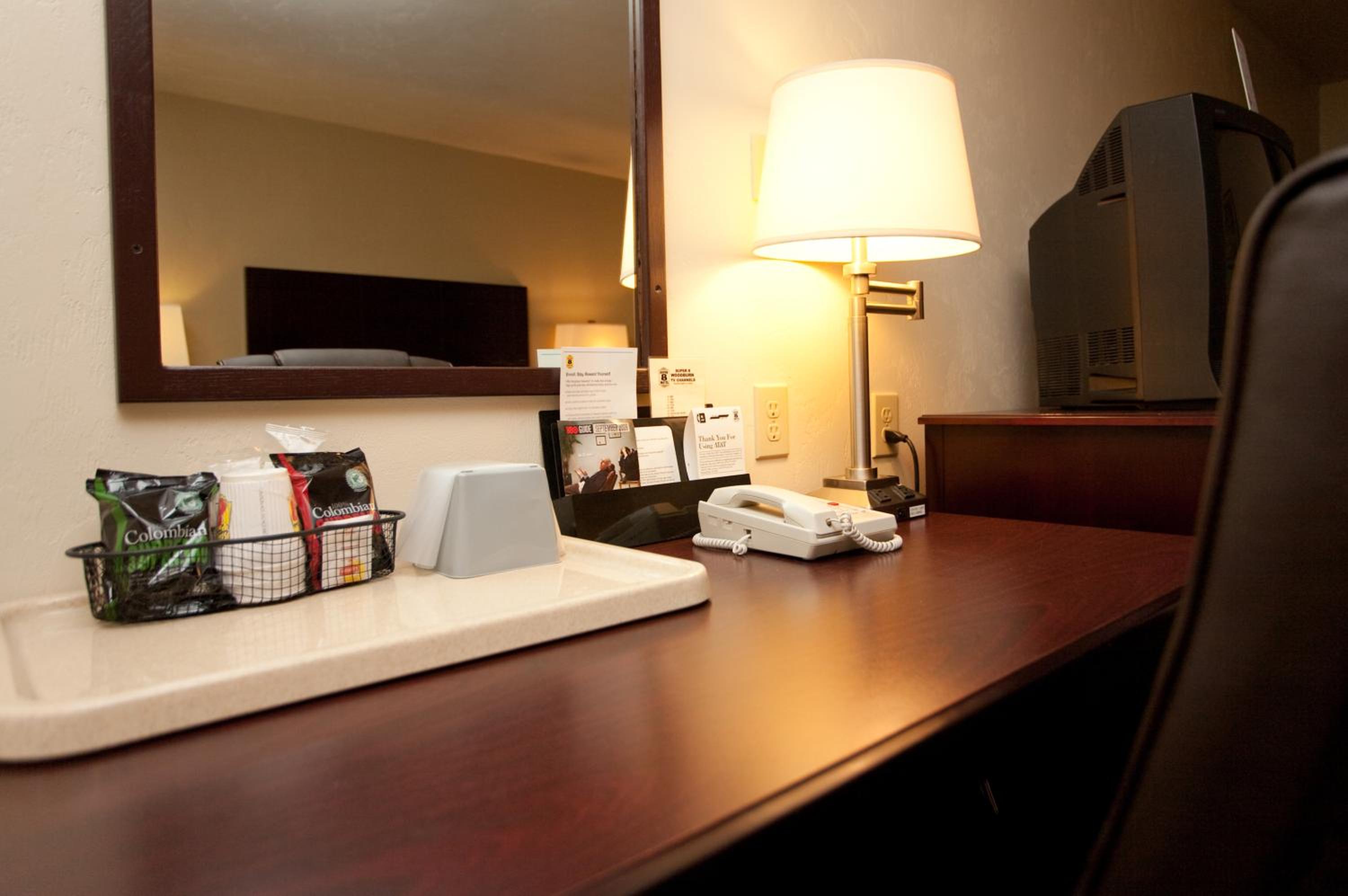 King Room - Non-Smoking - Photo 4