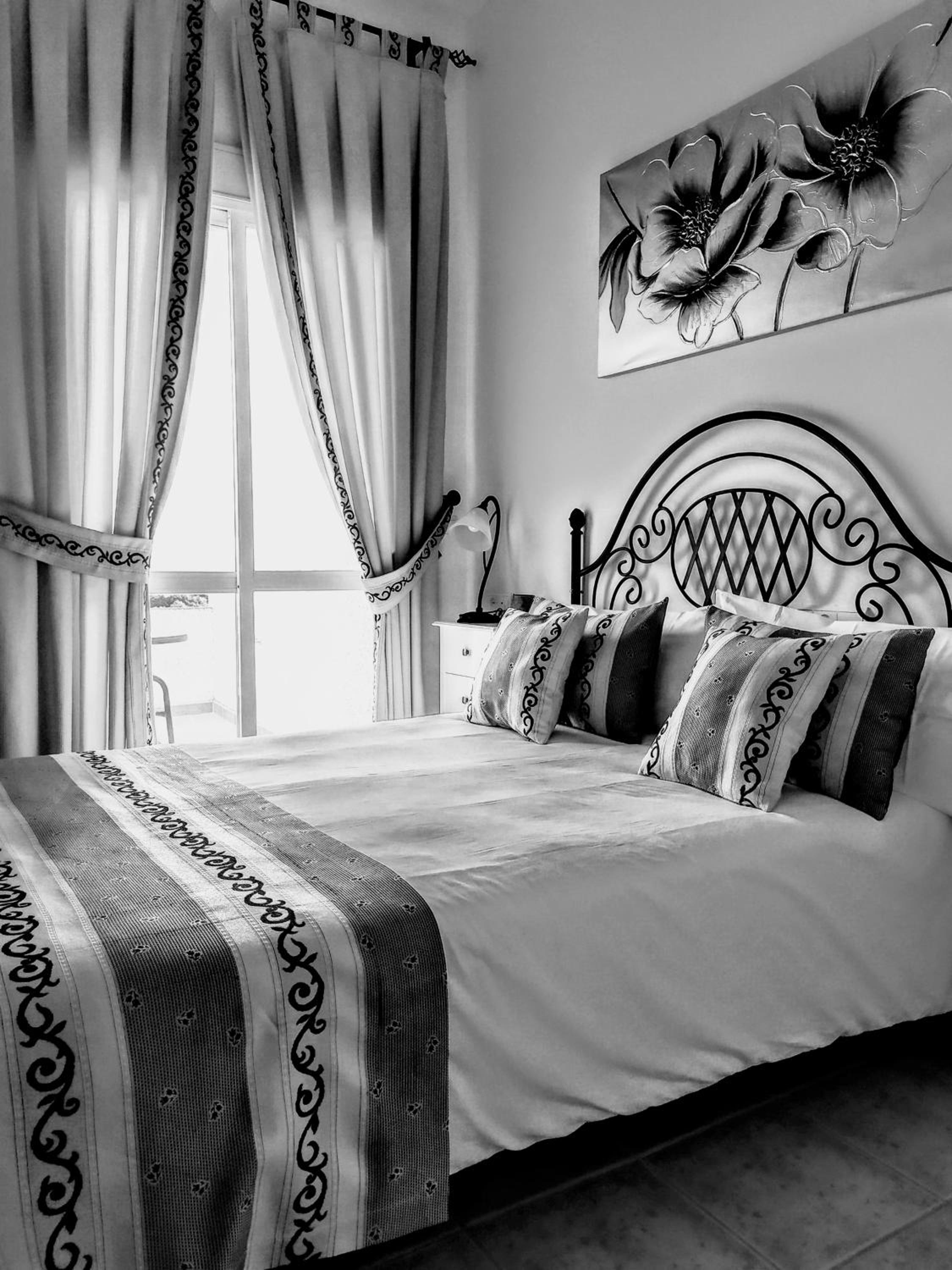 Standard Double or Twin Room with Garden View - Photo 4