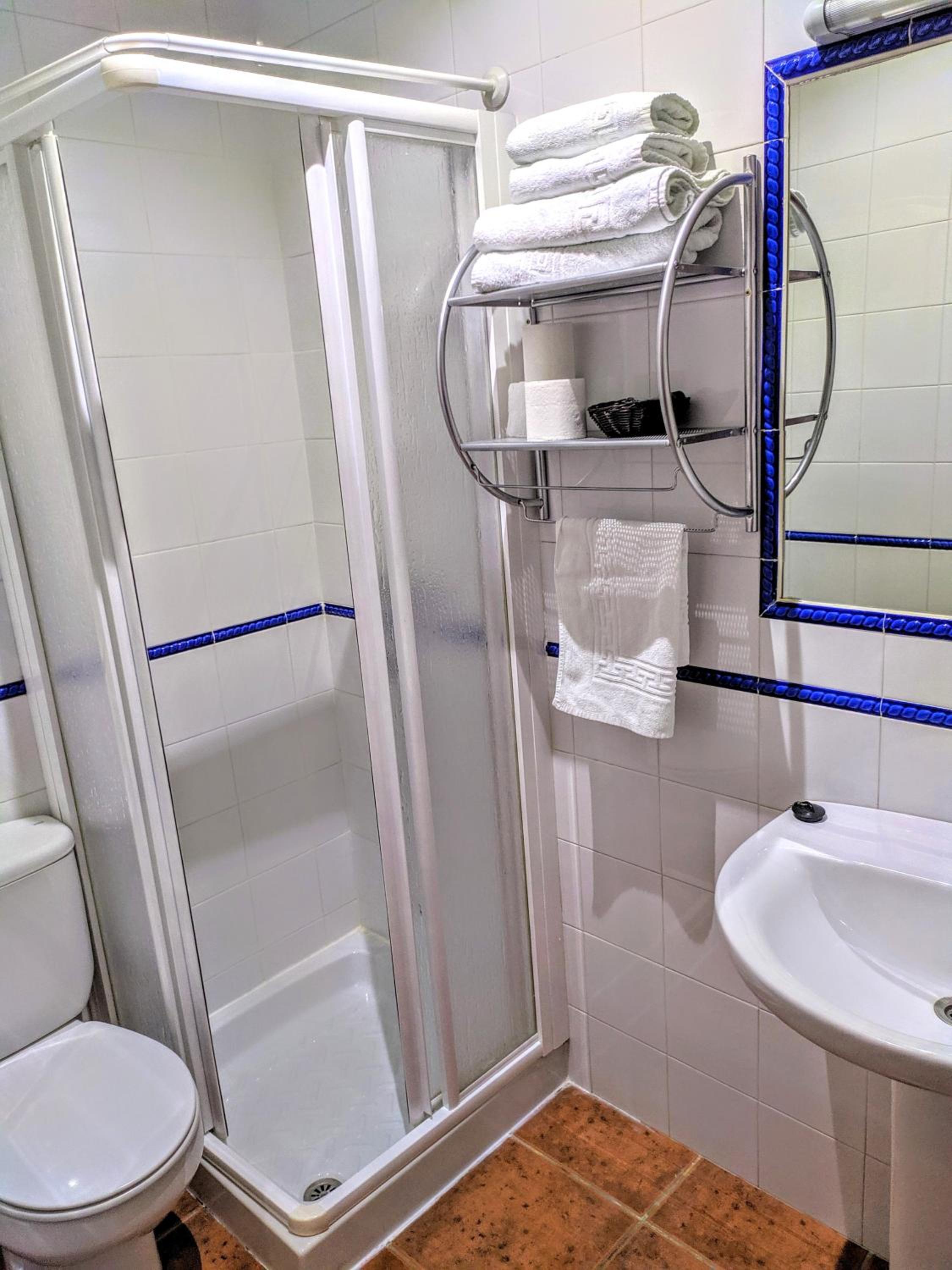 Standard Double or Twin Room with Garden View - Photo 6