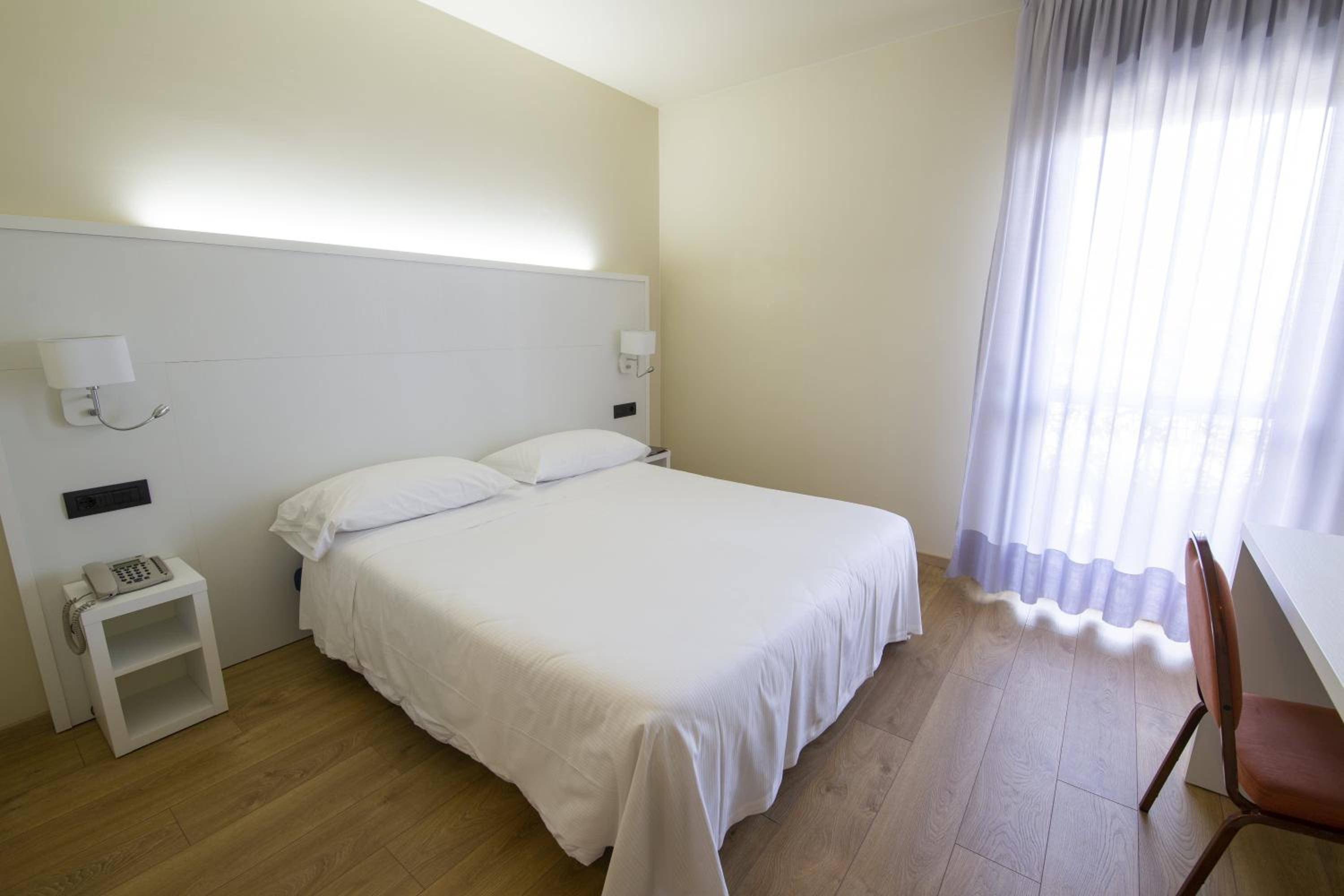 Double Room - Photo 5