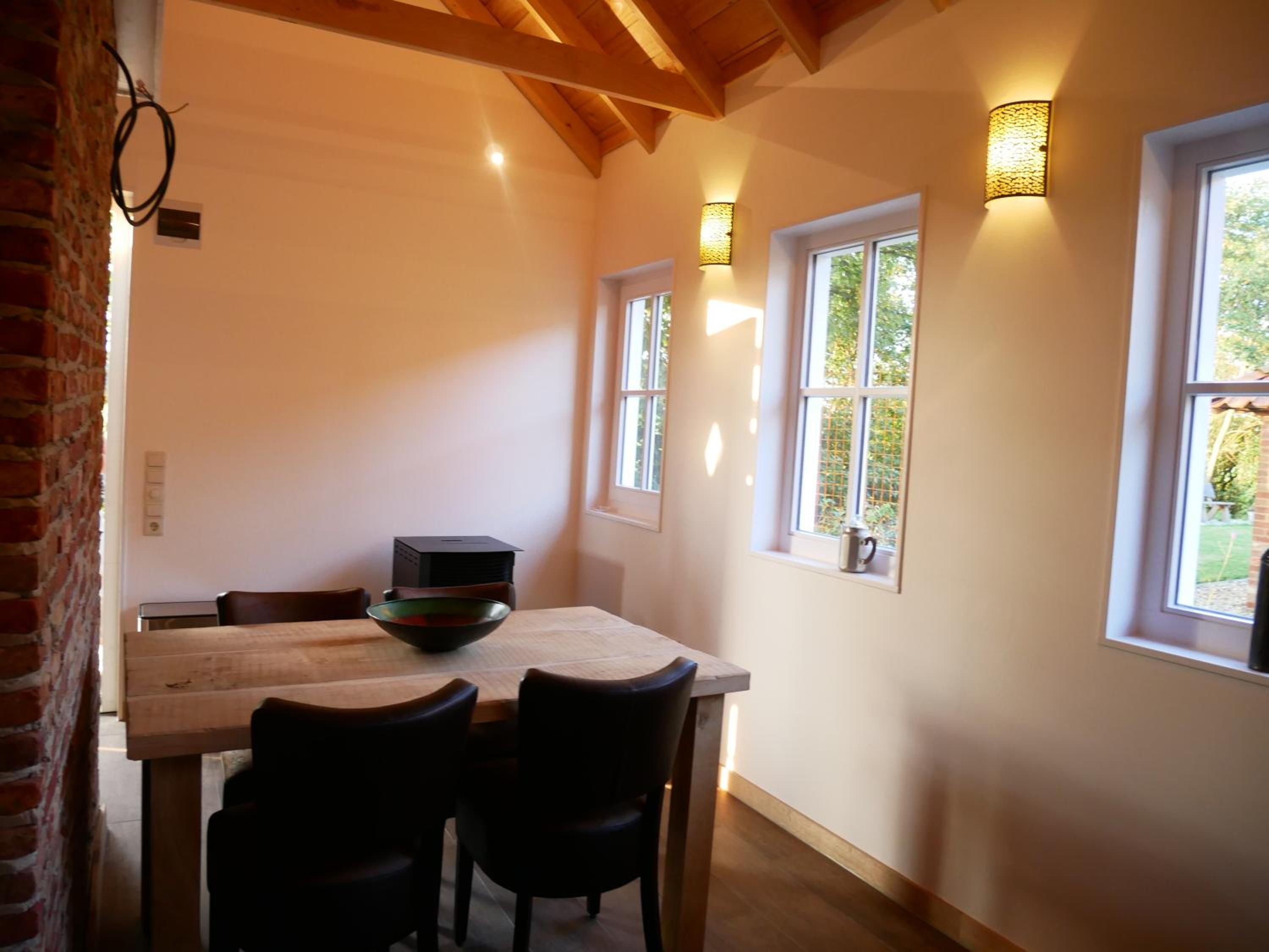 One-Bedroom House - Photo 2