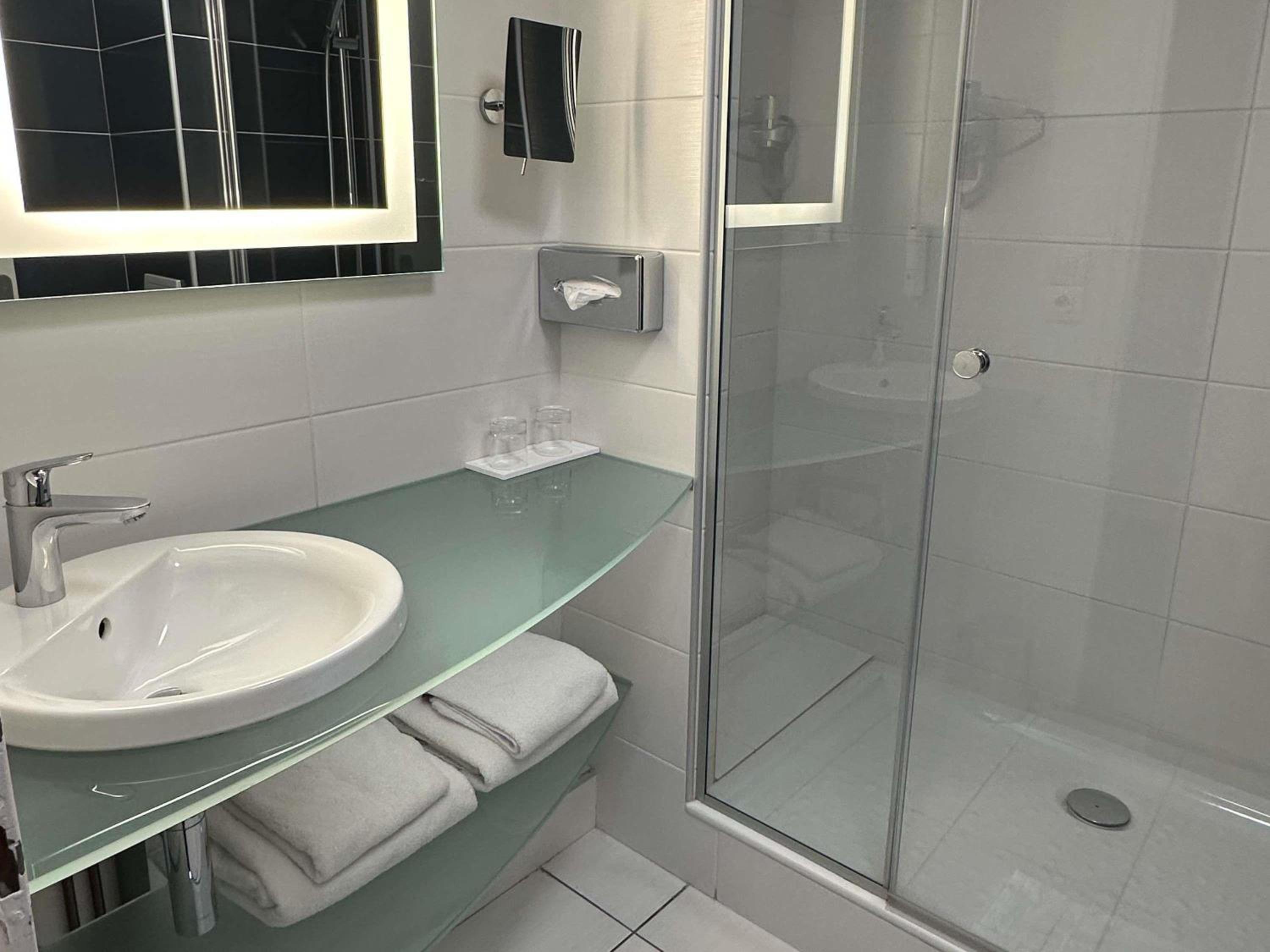 Comfort Double Room thumbnail 5