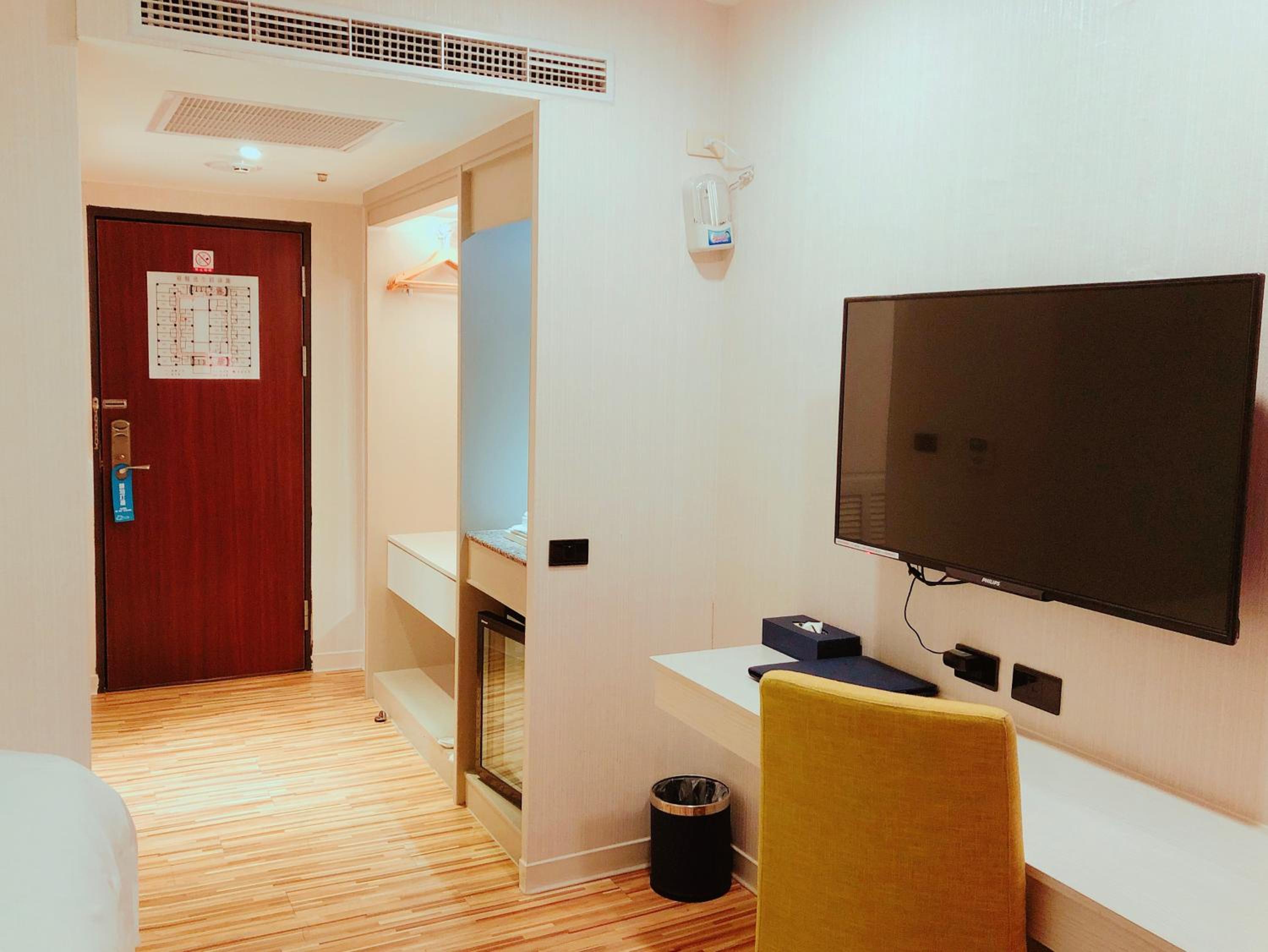 Business Twin Room photo 3