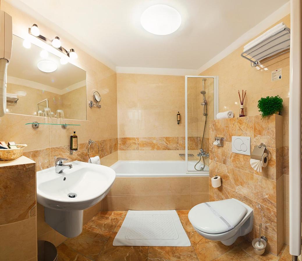 Premium Double Room with air condition  - Photo 8