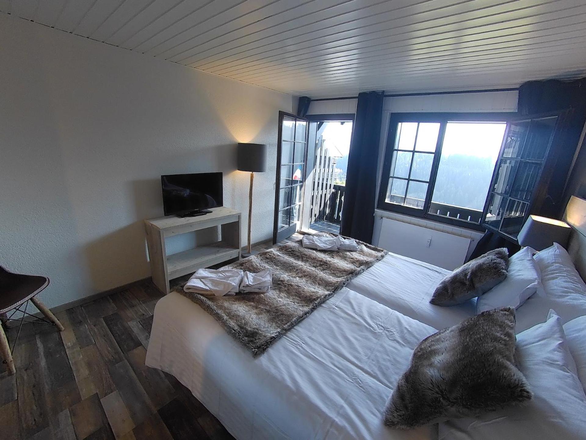 Deluxe Double Room with Balcony photo 2