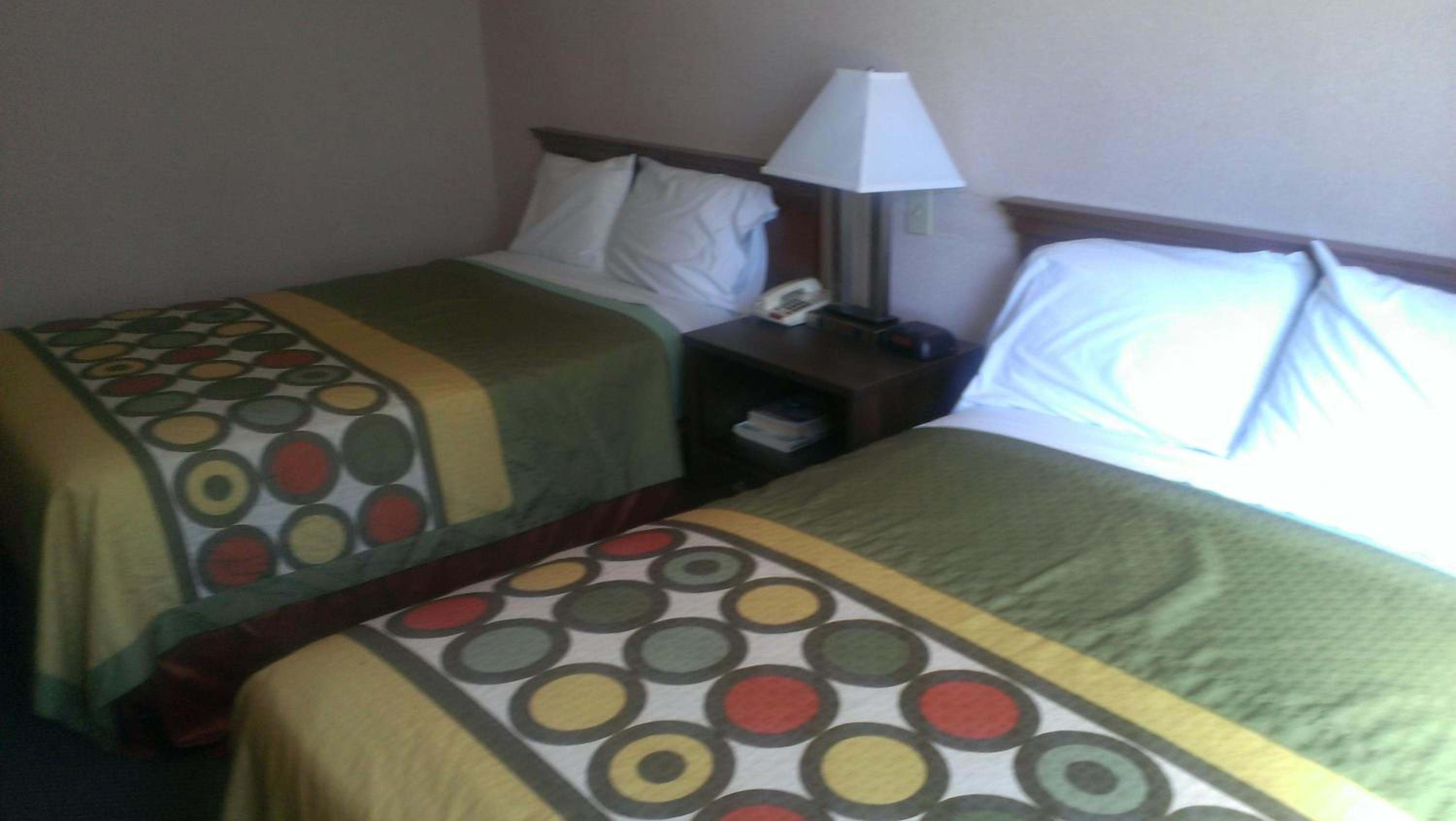 Queen Room With Two Queen Beds - Non-Smoking - Photo 1