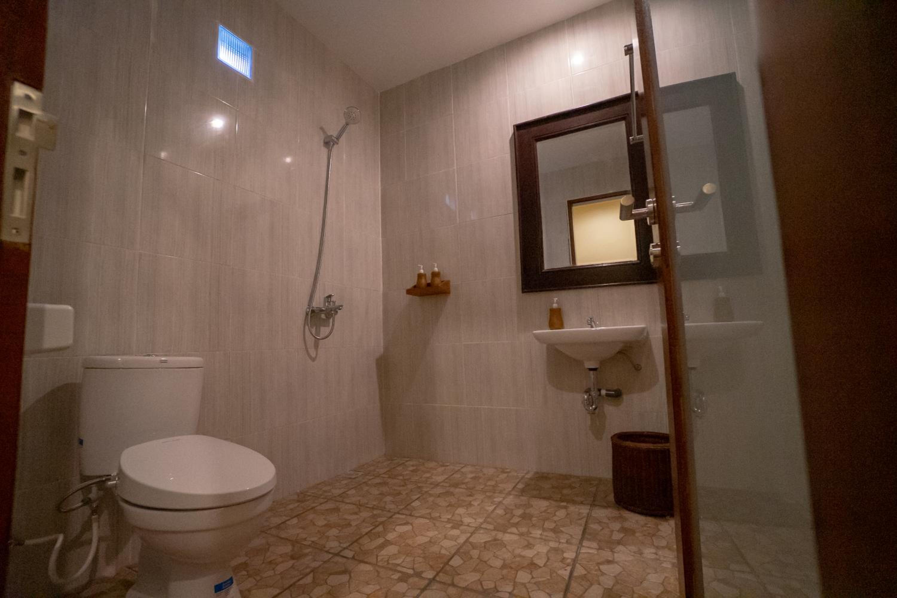 Double Room - Photo 15