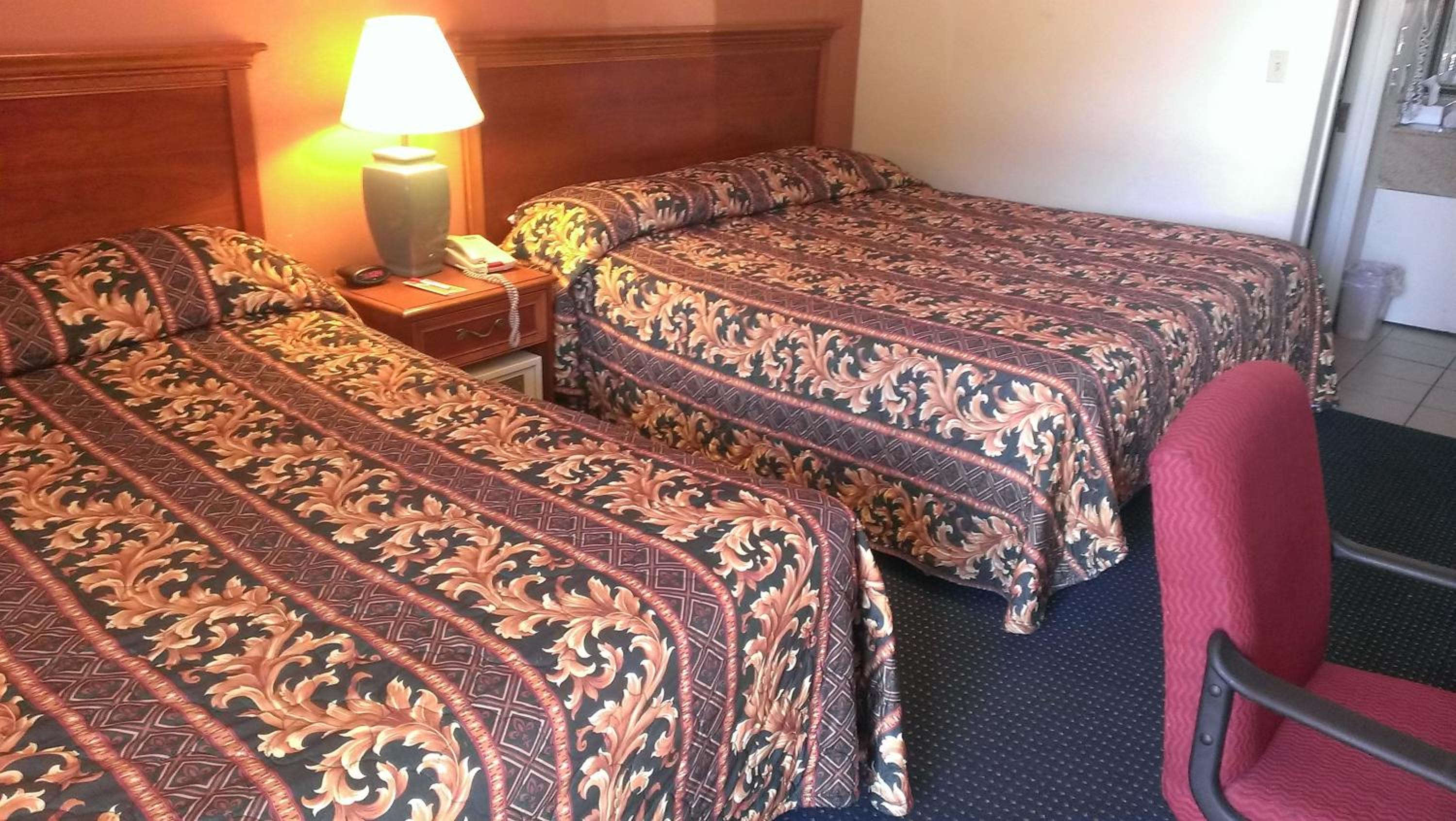 Standard Room with Two Double Beds - Non-Smoking - Photo 5