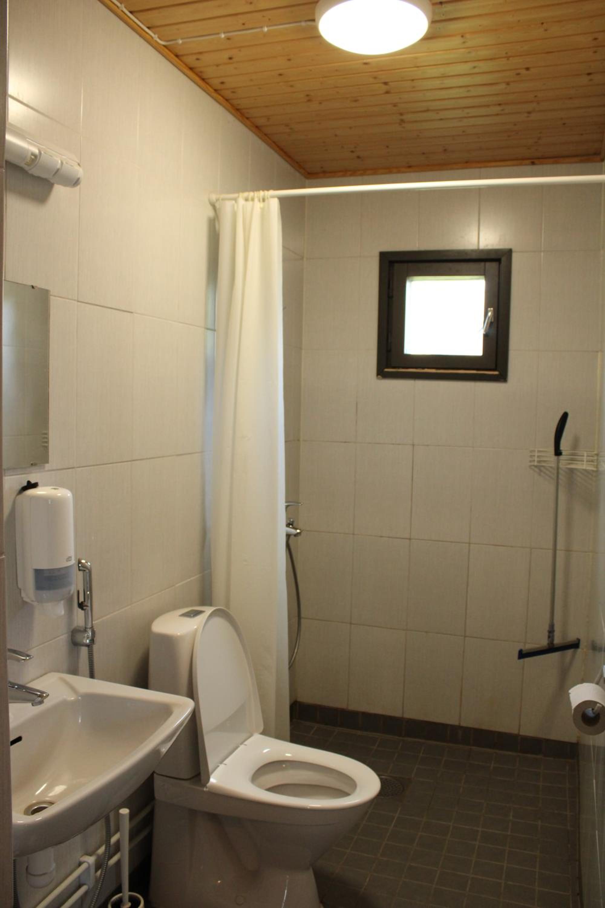 Three-Bedroom Cottage (8 Adults) photo 3