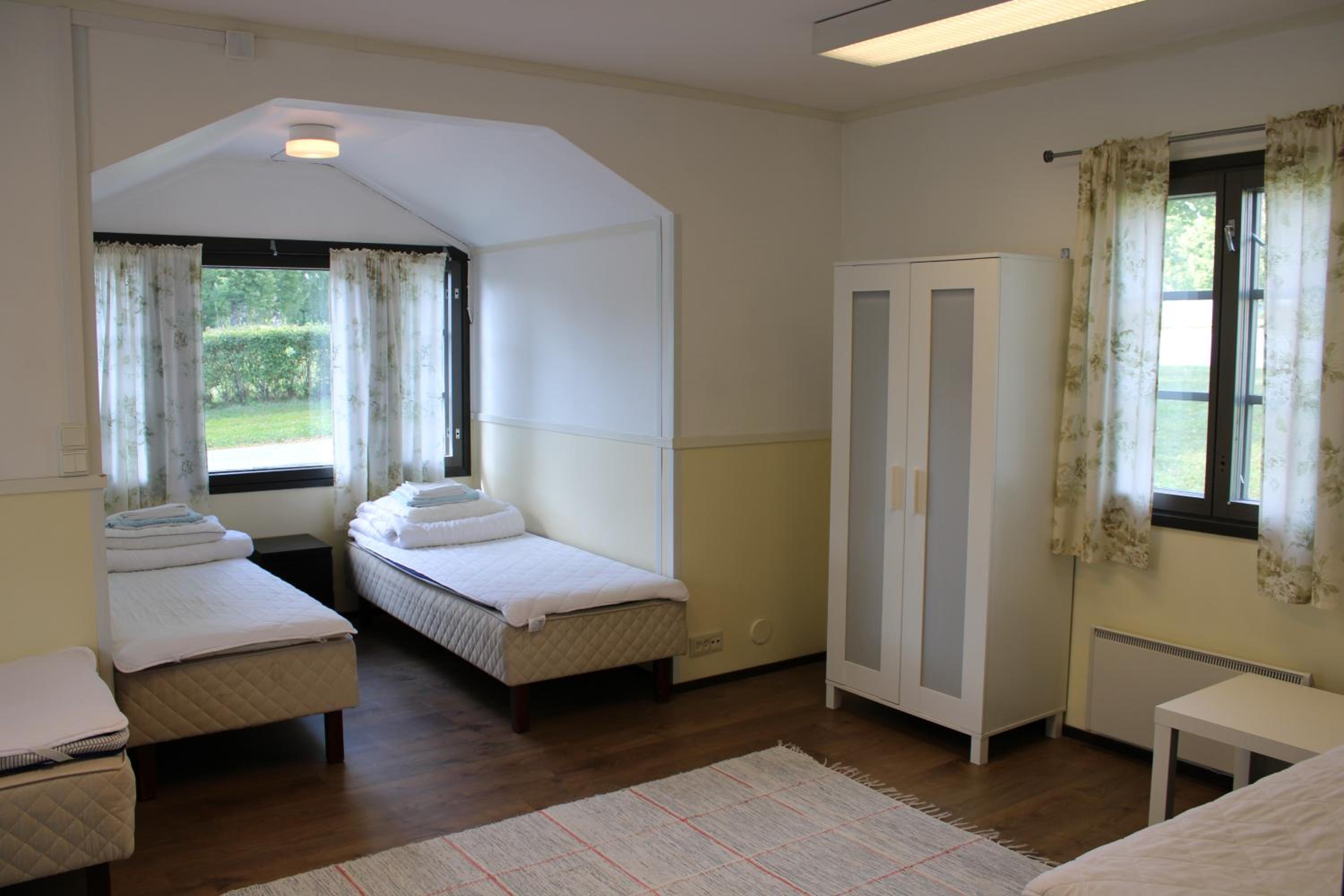 Three-Bedroom Cottage (8 Adults) photo 2