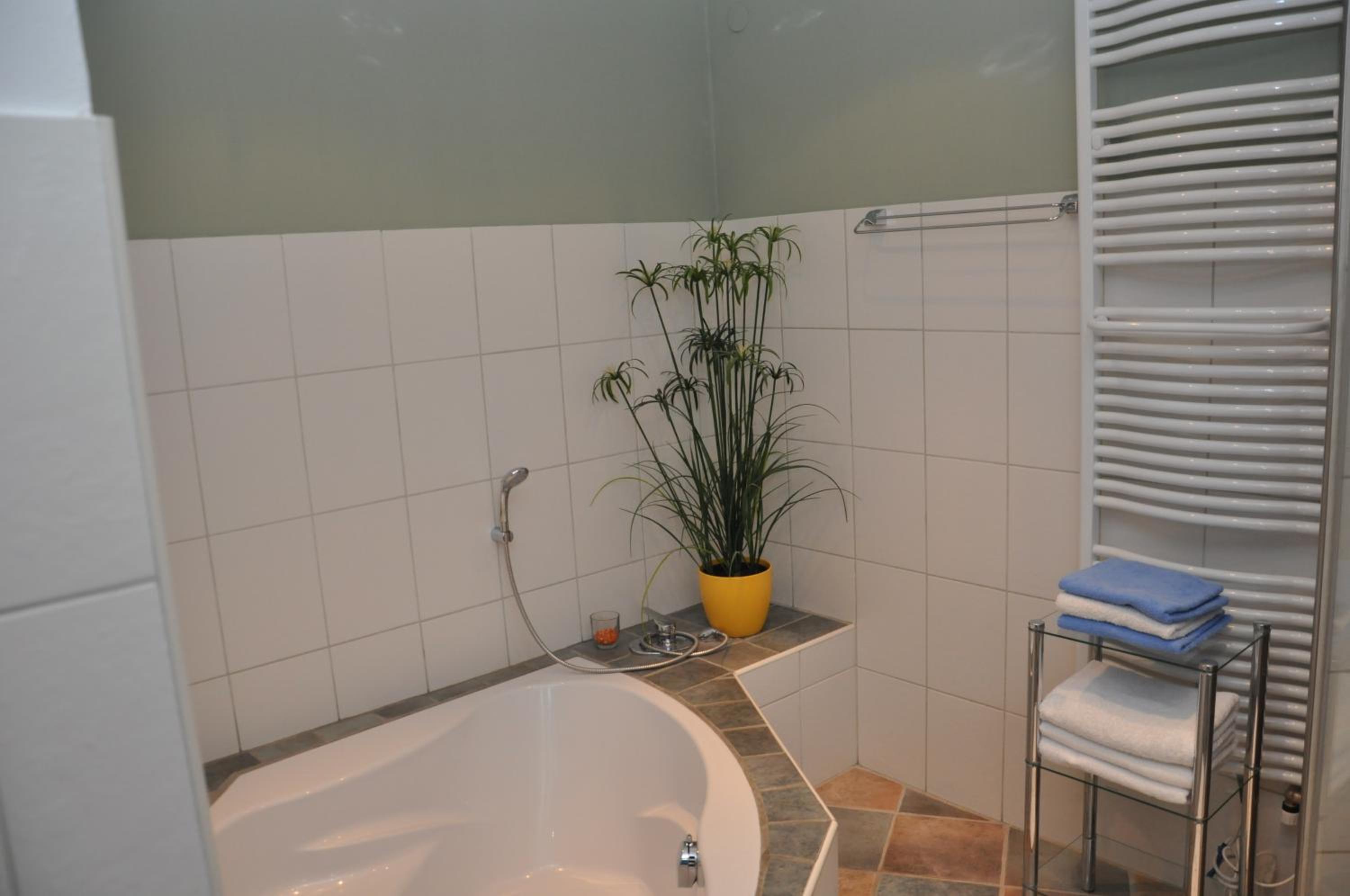 Apartment with Balcony - Photo 8