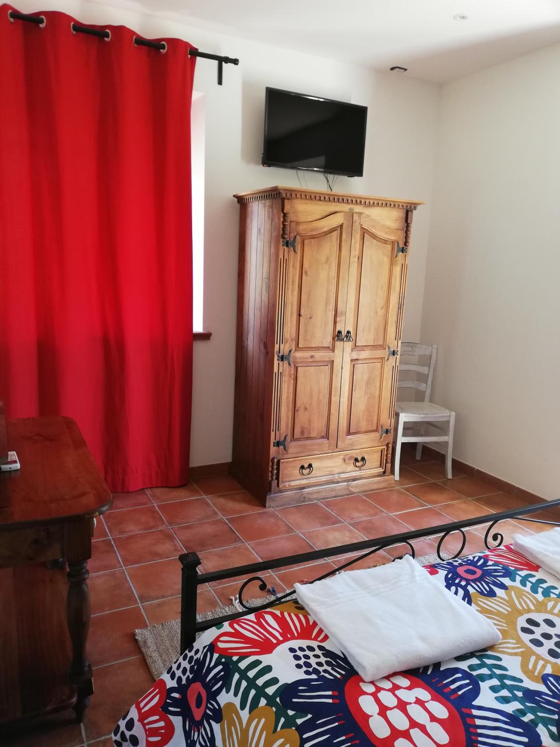 Double Room with Private Bathroom - Photo 2