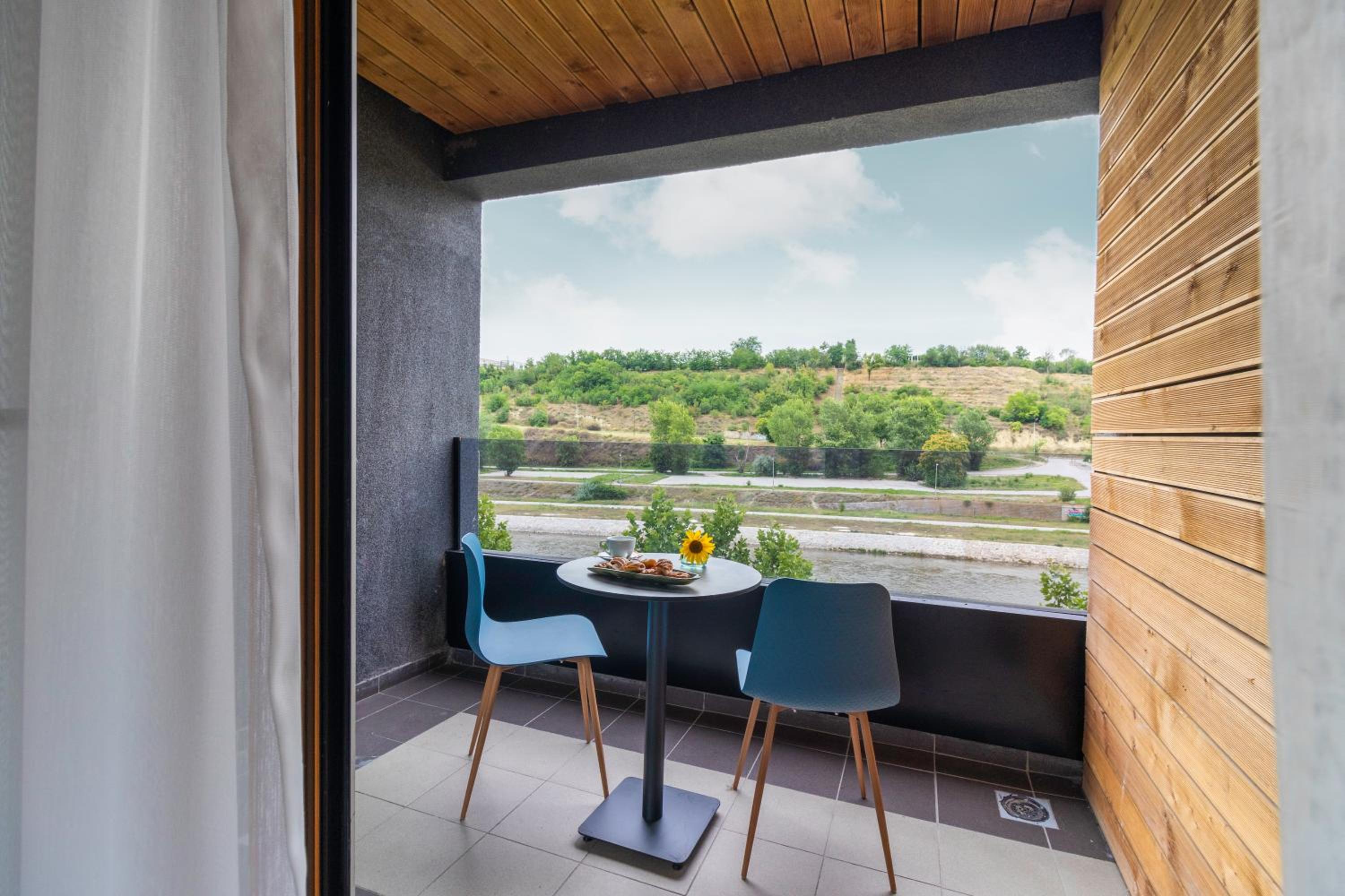 Standard Room With Balcony & River View - Photo 9