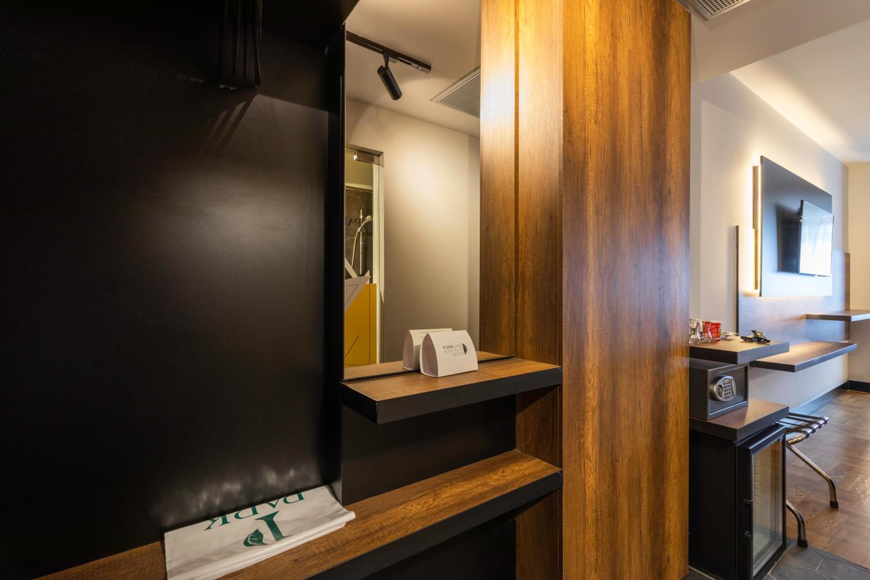 Standard Room With Balcony & River View - Photo 7