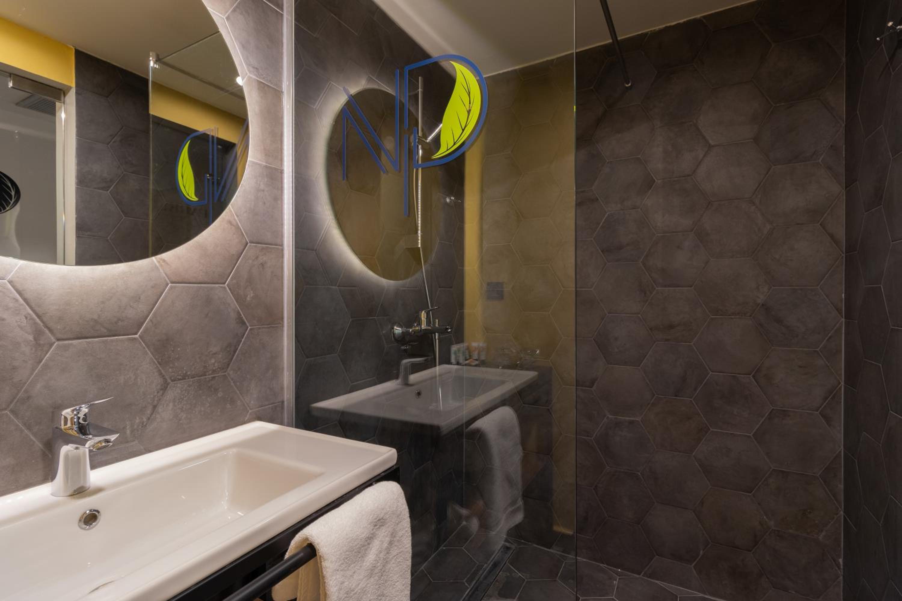 Executive Suite with River View - Photo 3