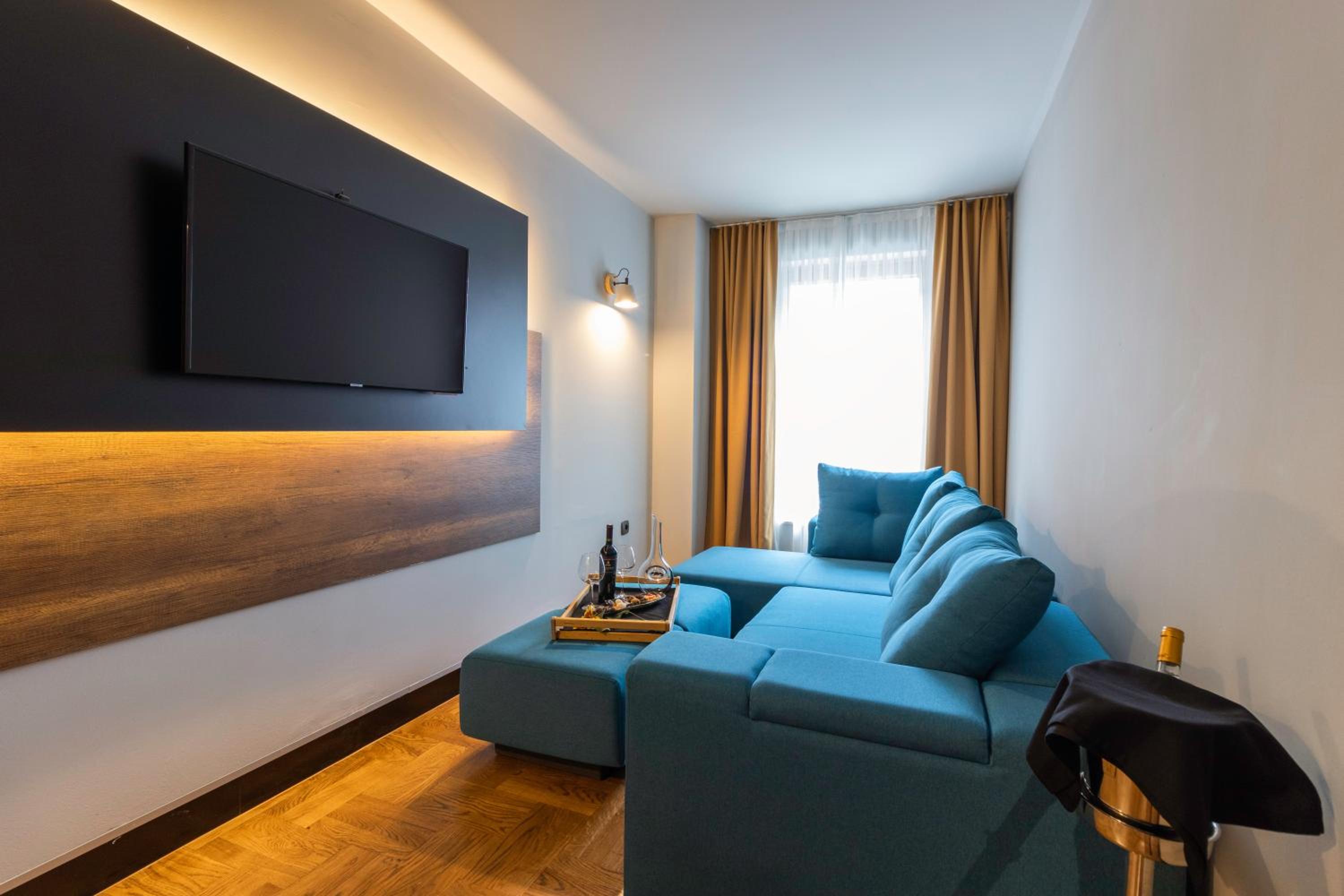 Executive Suite with River View - Photo 2