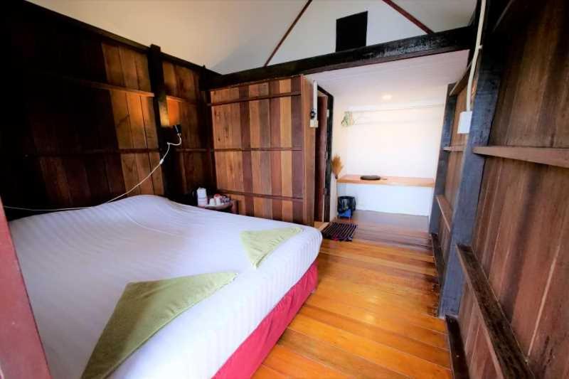 Bungalow - Water Front  - Photo 4