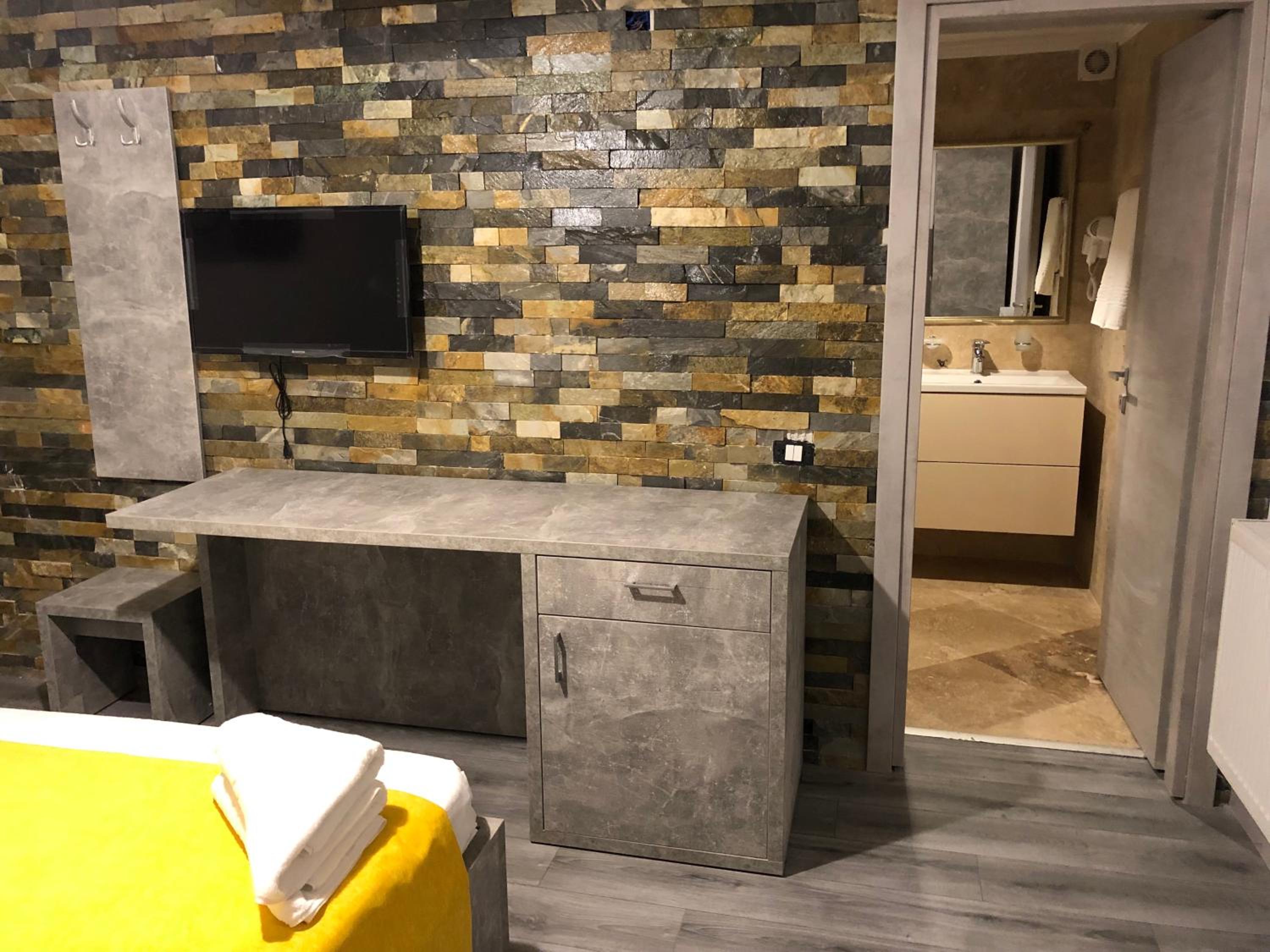 Double Room - Basement photo 2