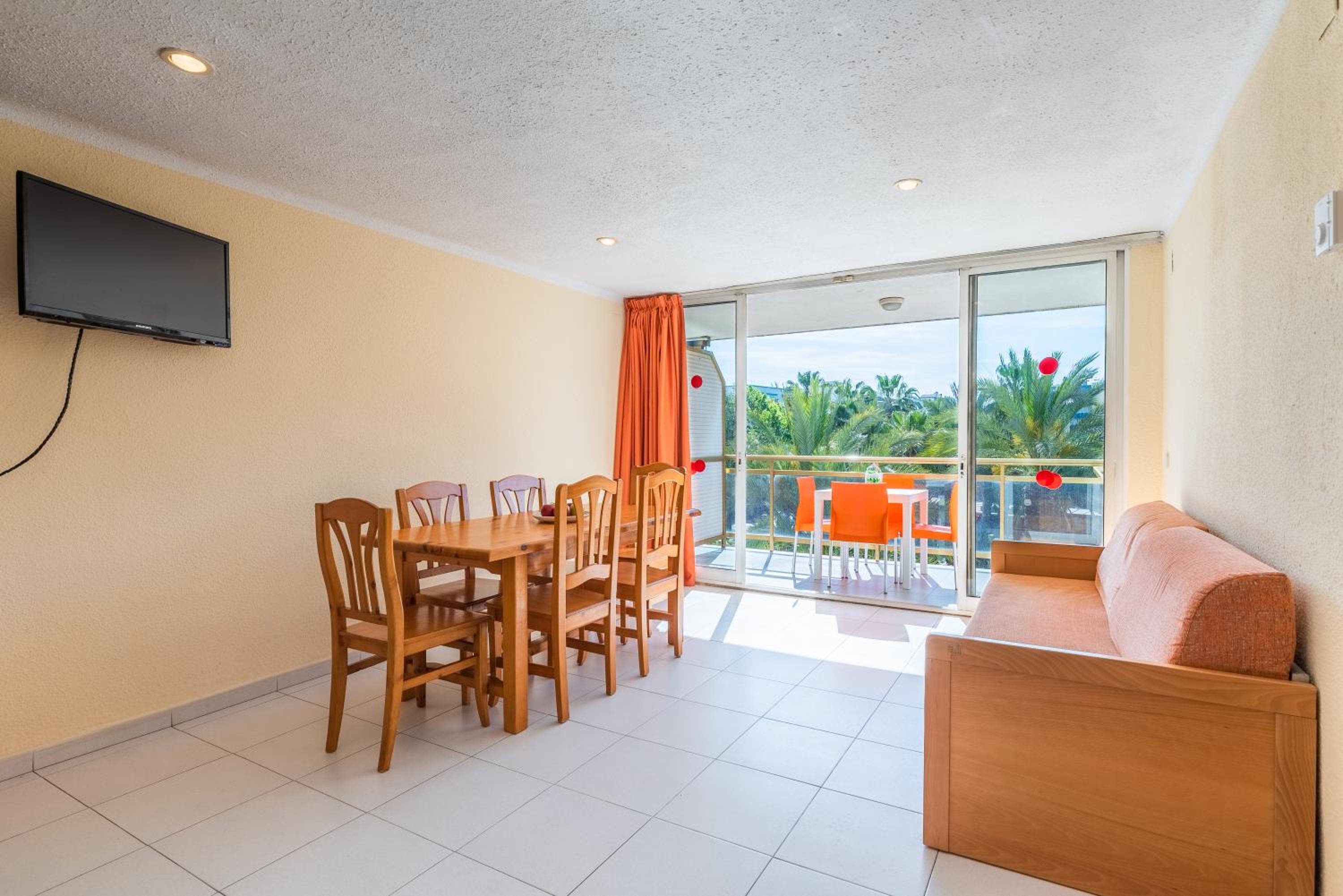 Two-Bedroom Apartment (6 Adults) photo 2