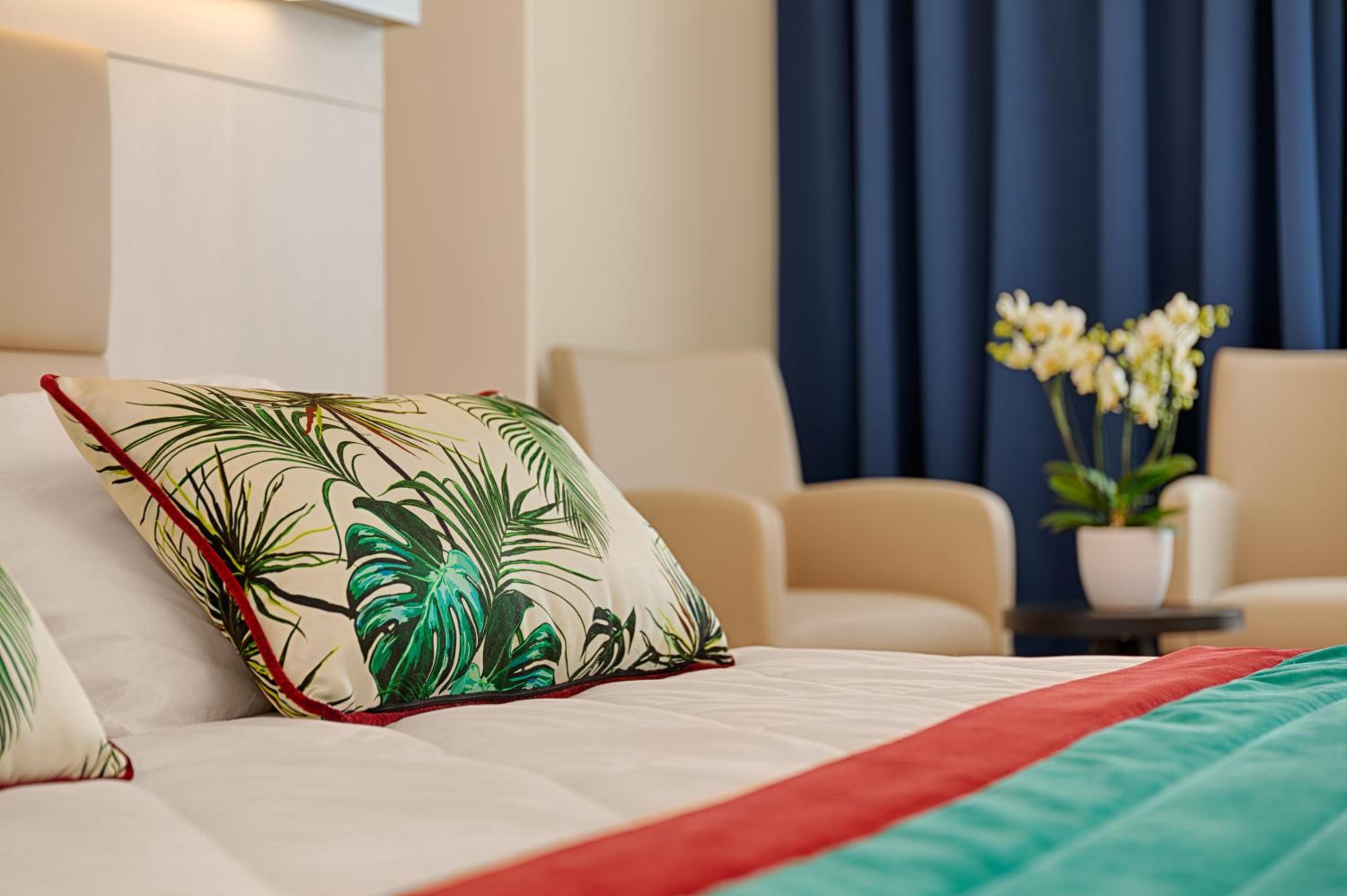 Deluxe Double or Twin Room with Sea View photo 3