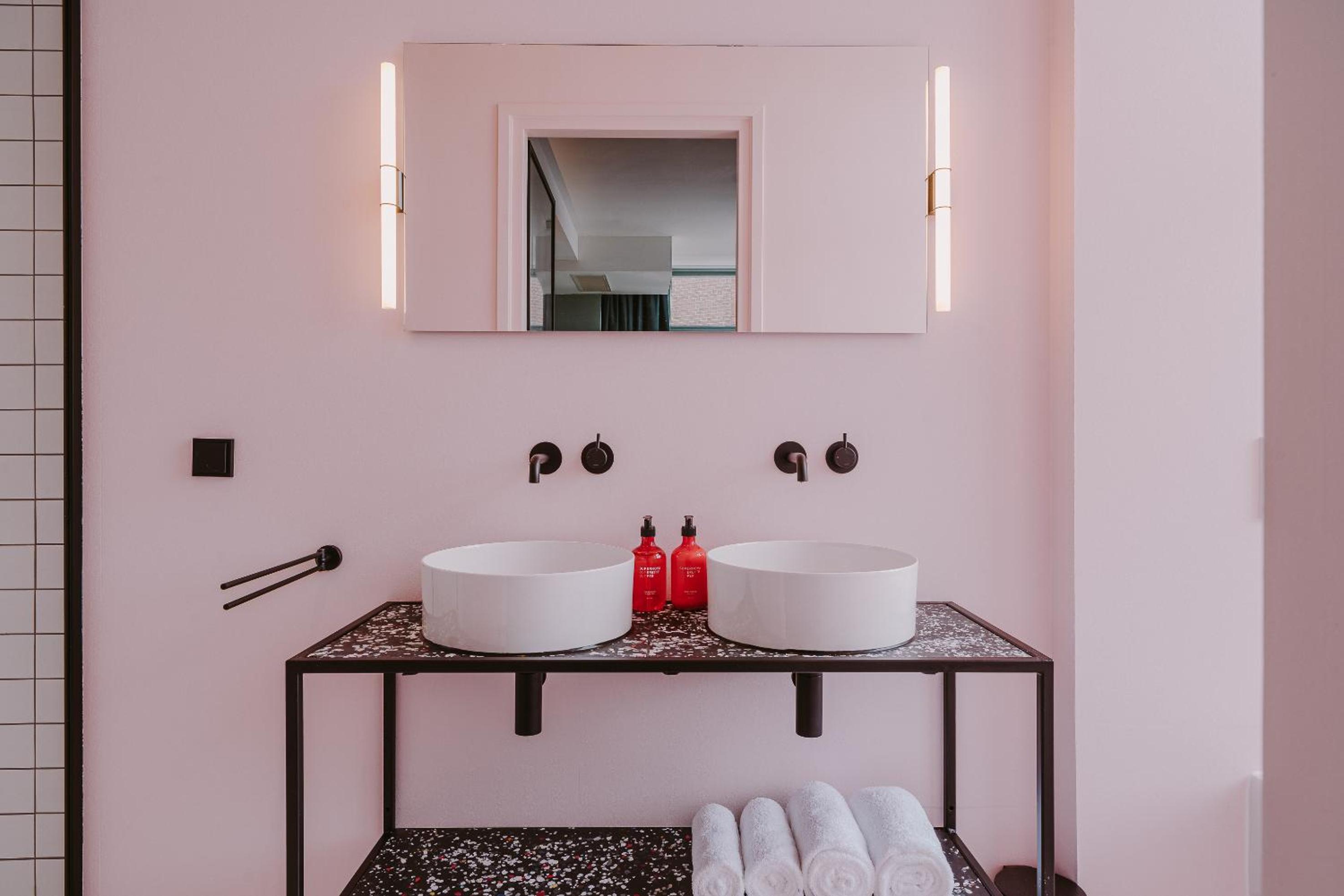 Double Room - Photo 10