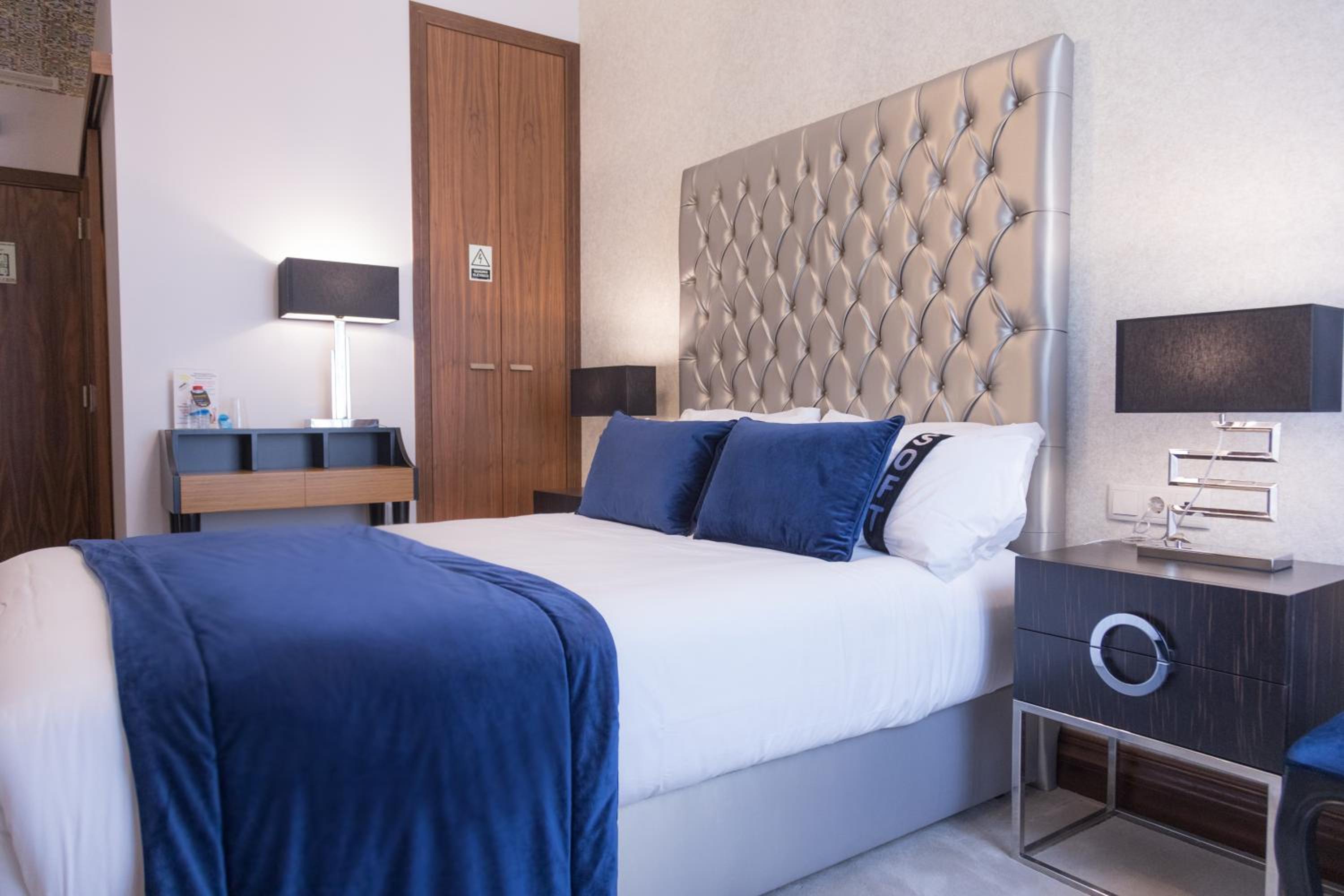 Budget Double Room - Photo 10
