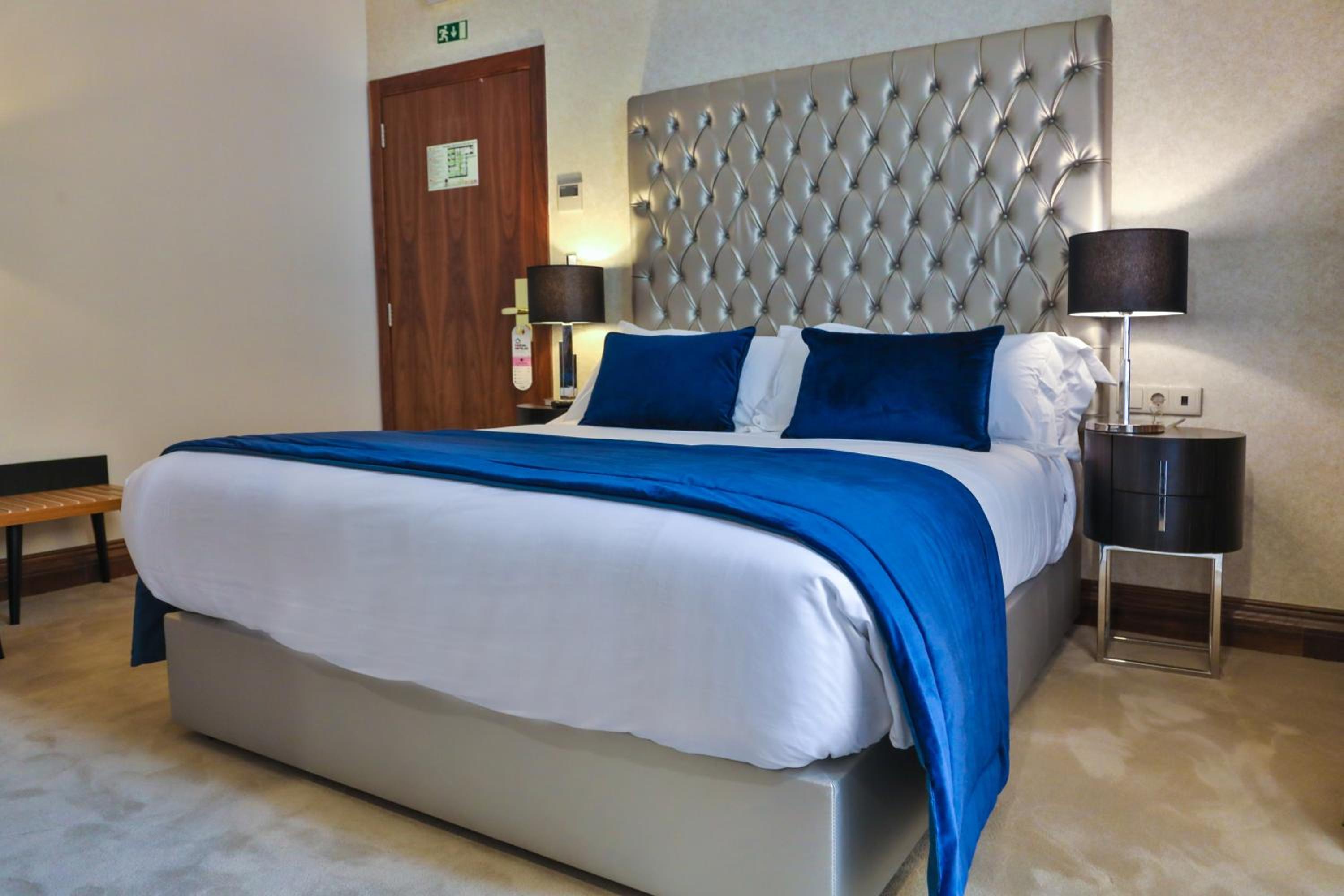 Budget Double Room - Photo 6
