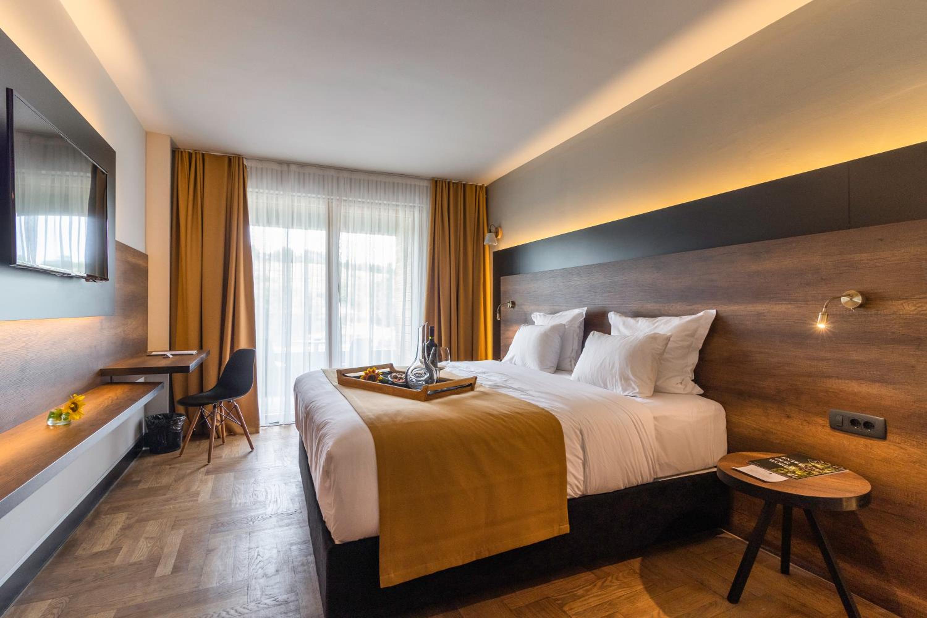 Standard Room with Balcony & Arena view - Photo 3